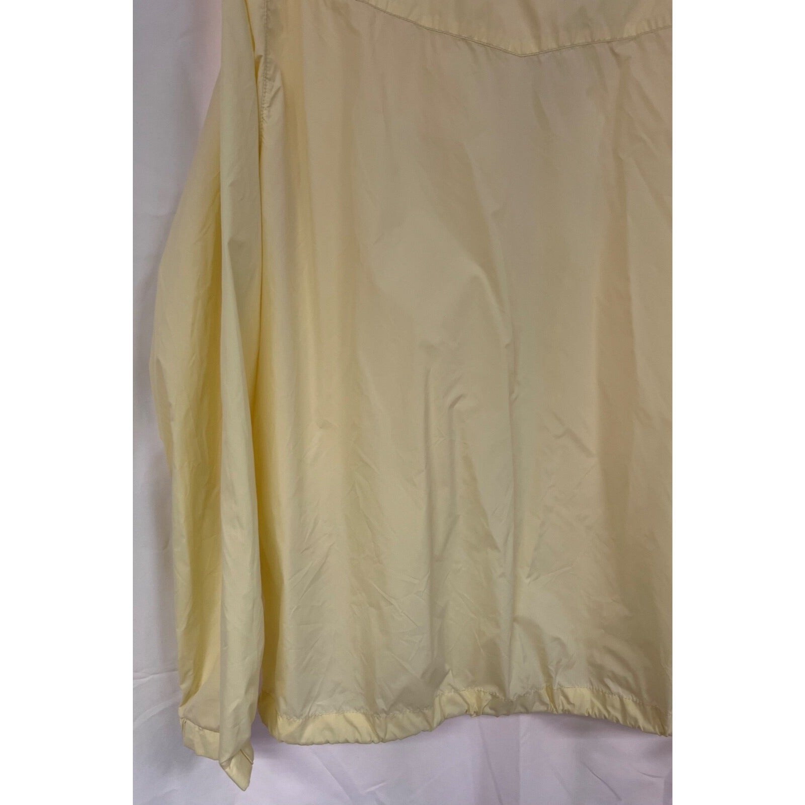 Quiksilver pale yellow windbreaker size M