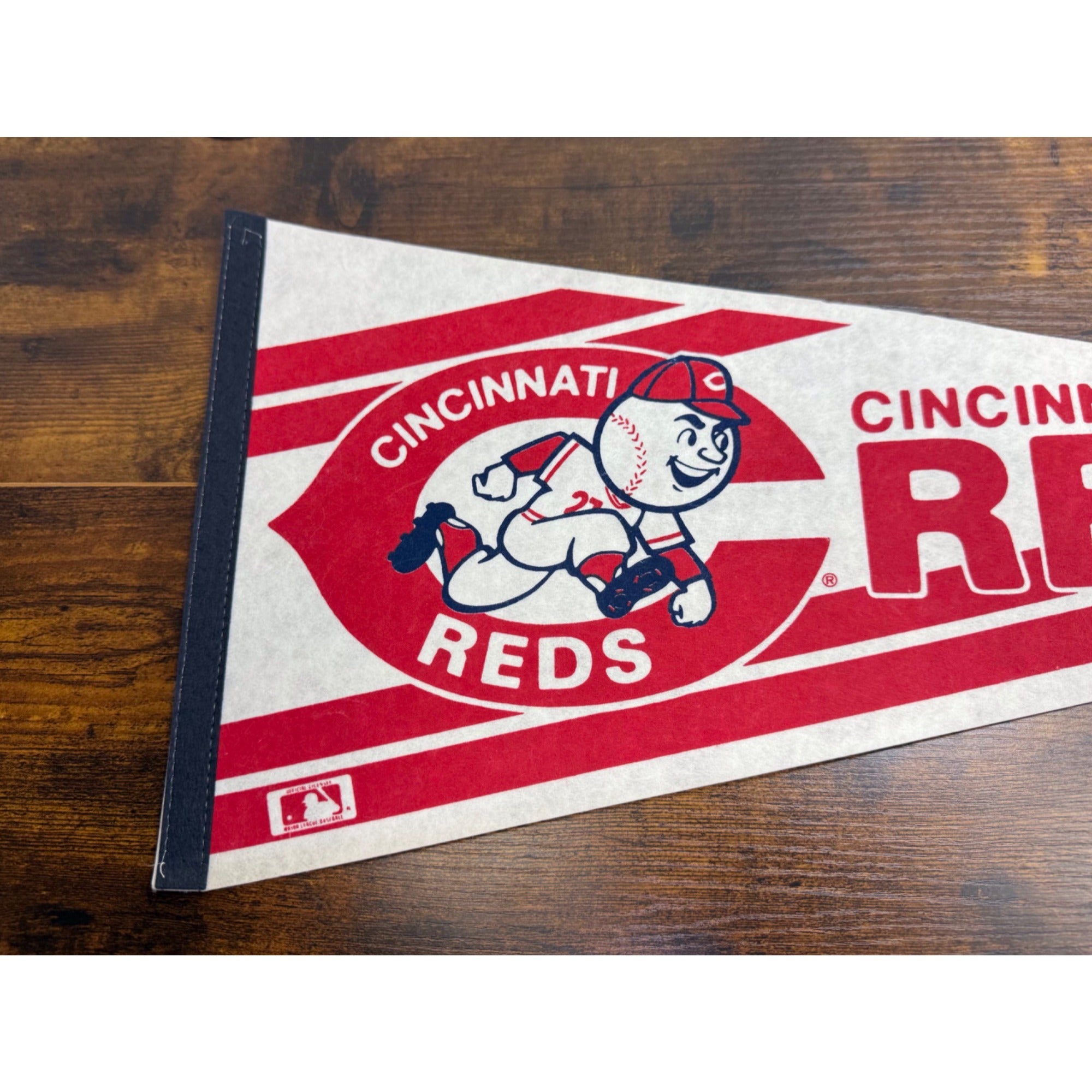 Cincinnati Reds Vintage Felt Pennant MLB Baseball Memorabilia 30 inches