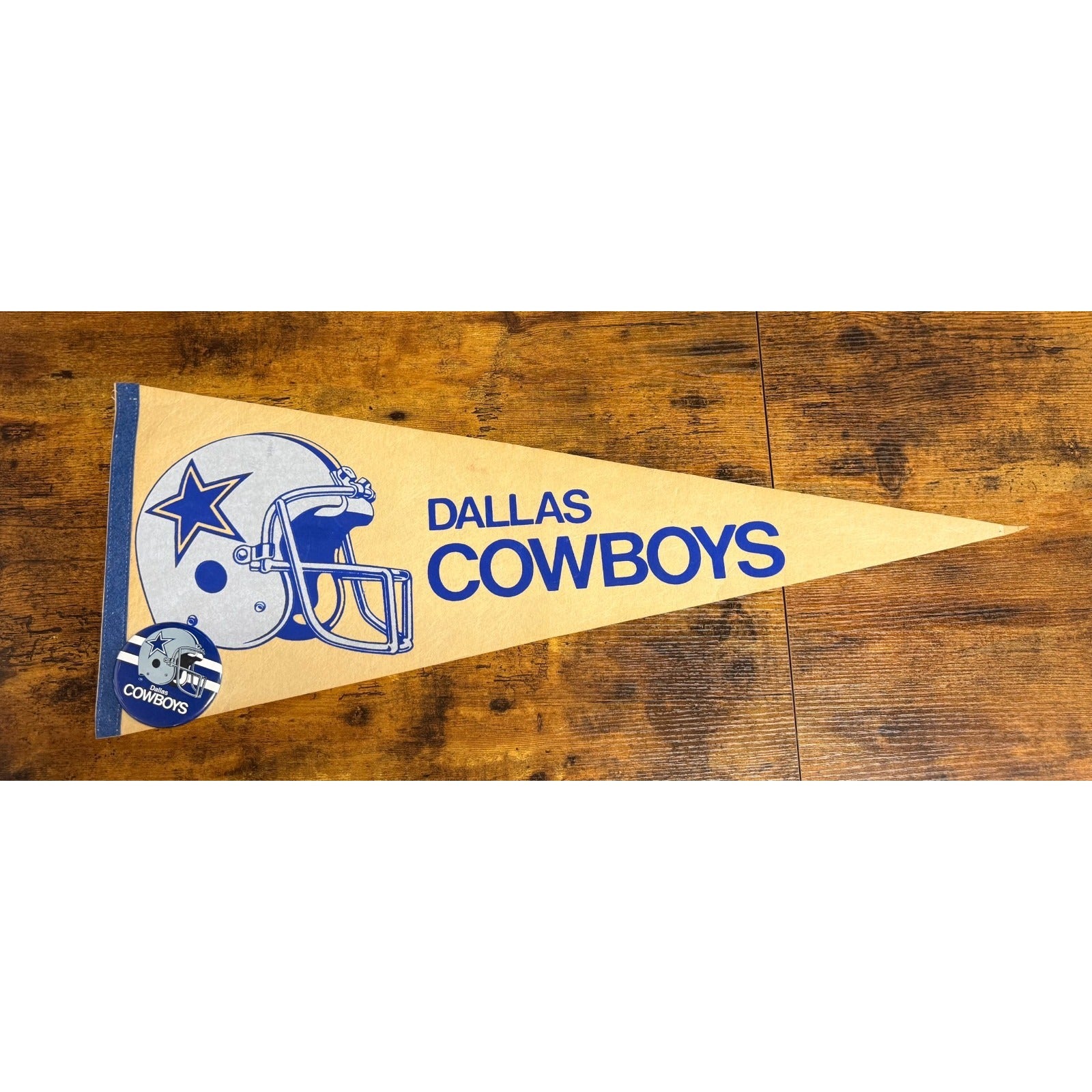 Vintage NFL Dallas Cowboys pennant with pin