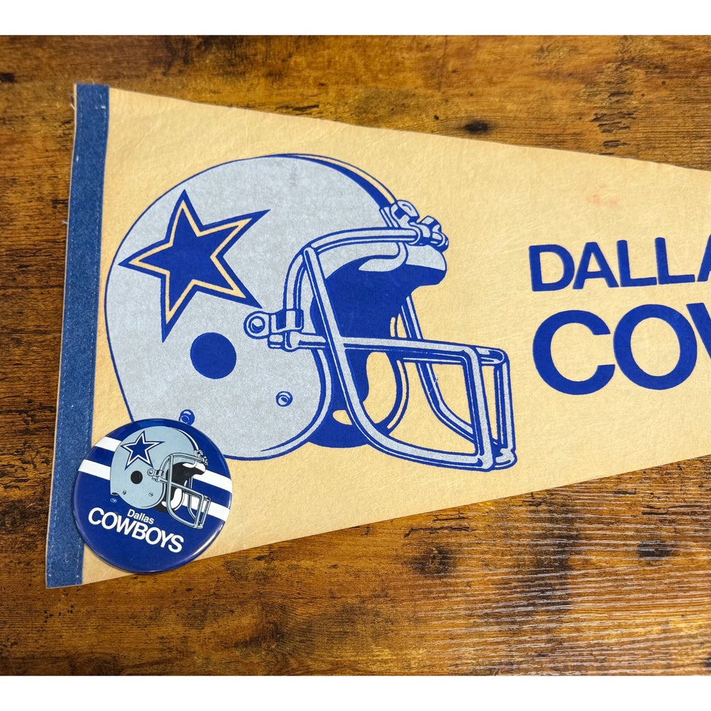 Vintage NFL Dallas Cowboys pennant with pin