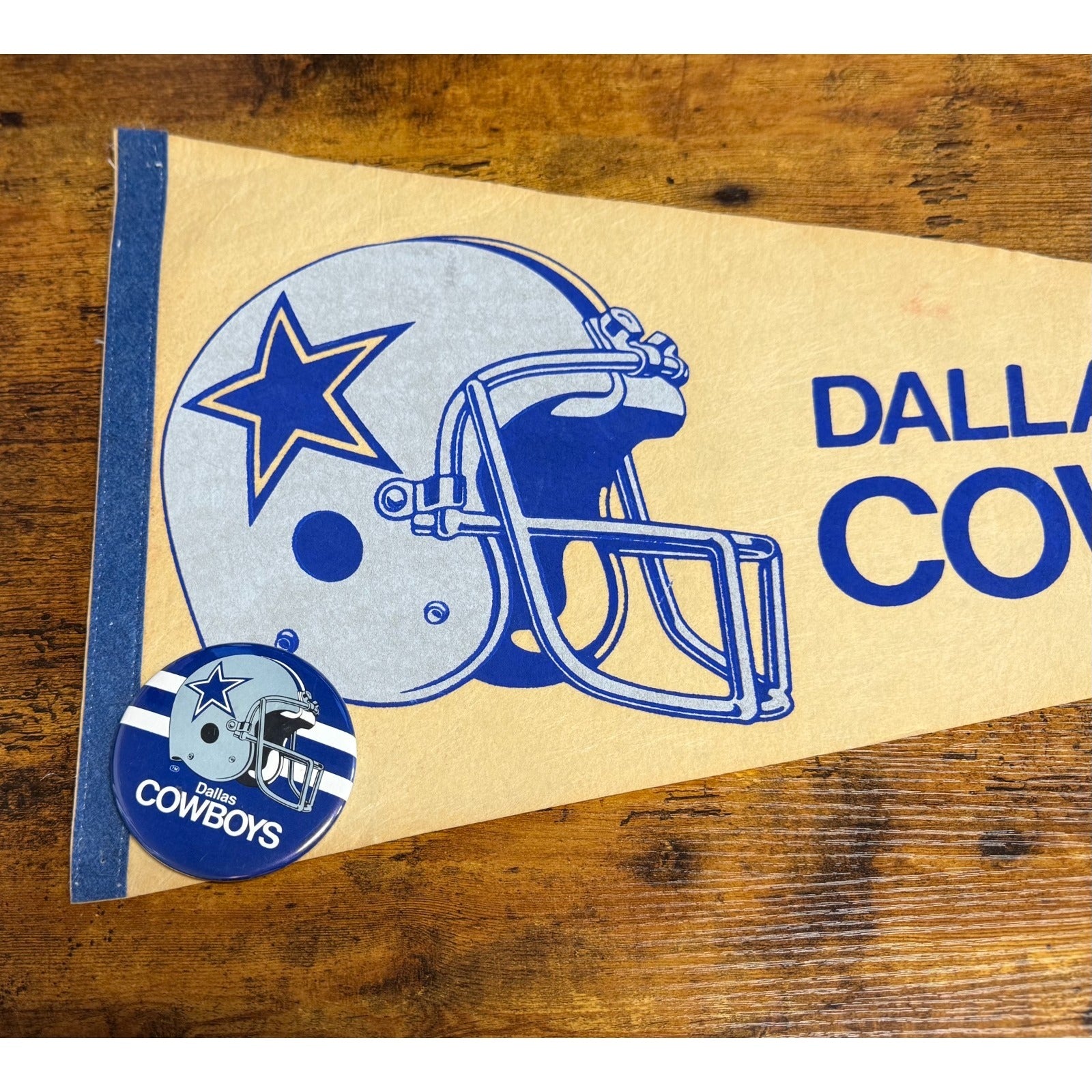 Vintage NFL Dallas Cowboys pennant with pin