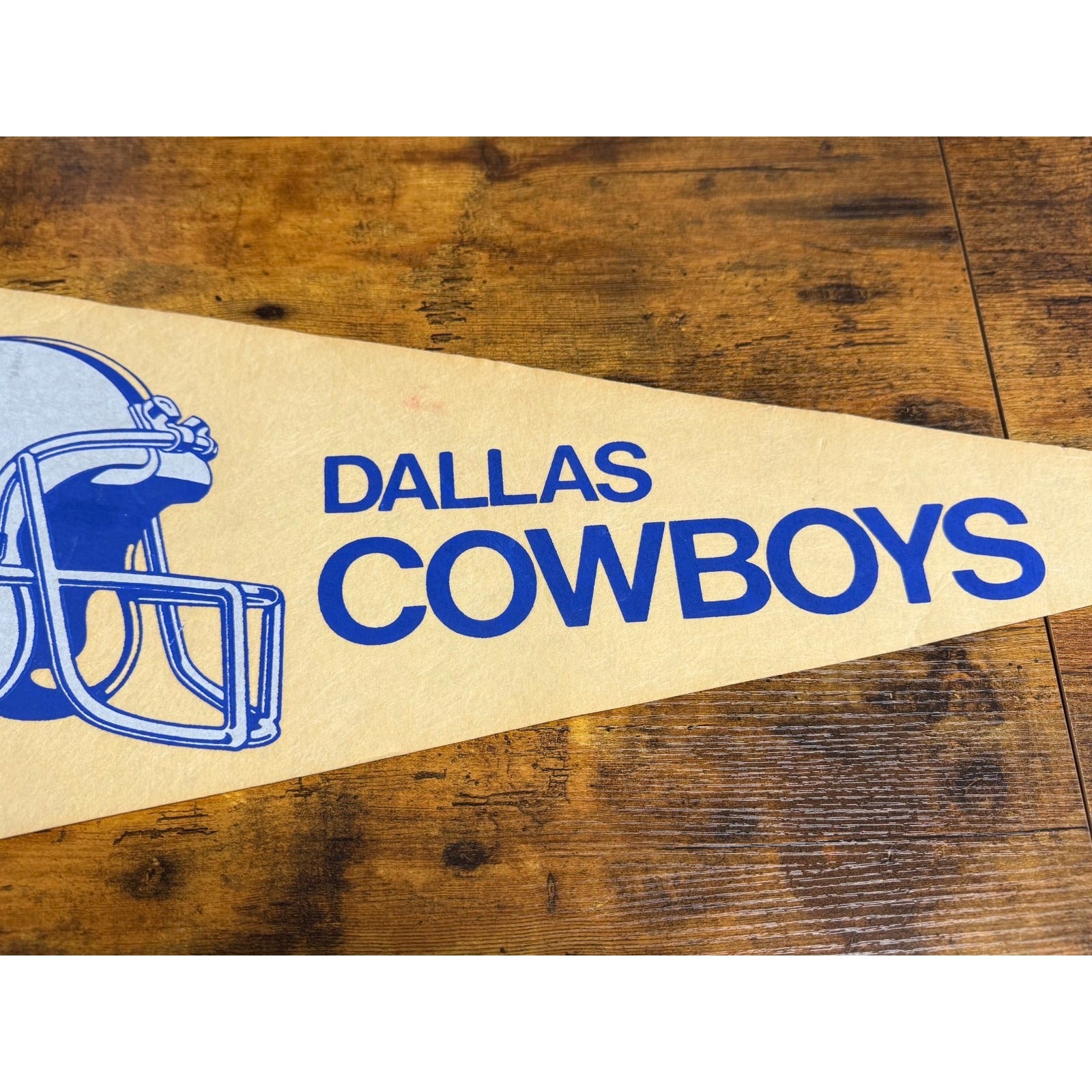 Vintage NFL Dallas Cowboys pennant with pin