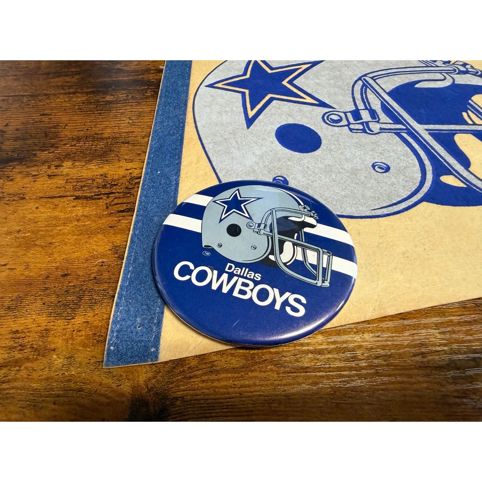 Vintage NFL Dallas Cowboys pennant with pin