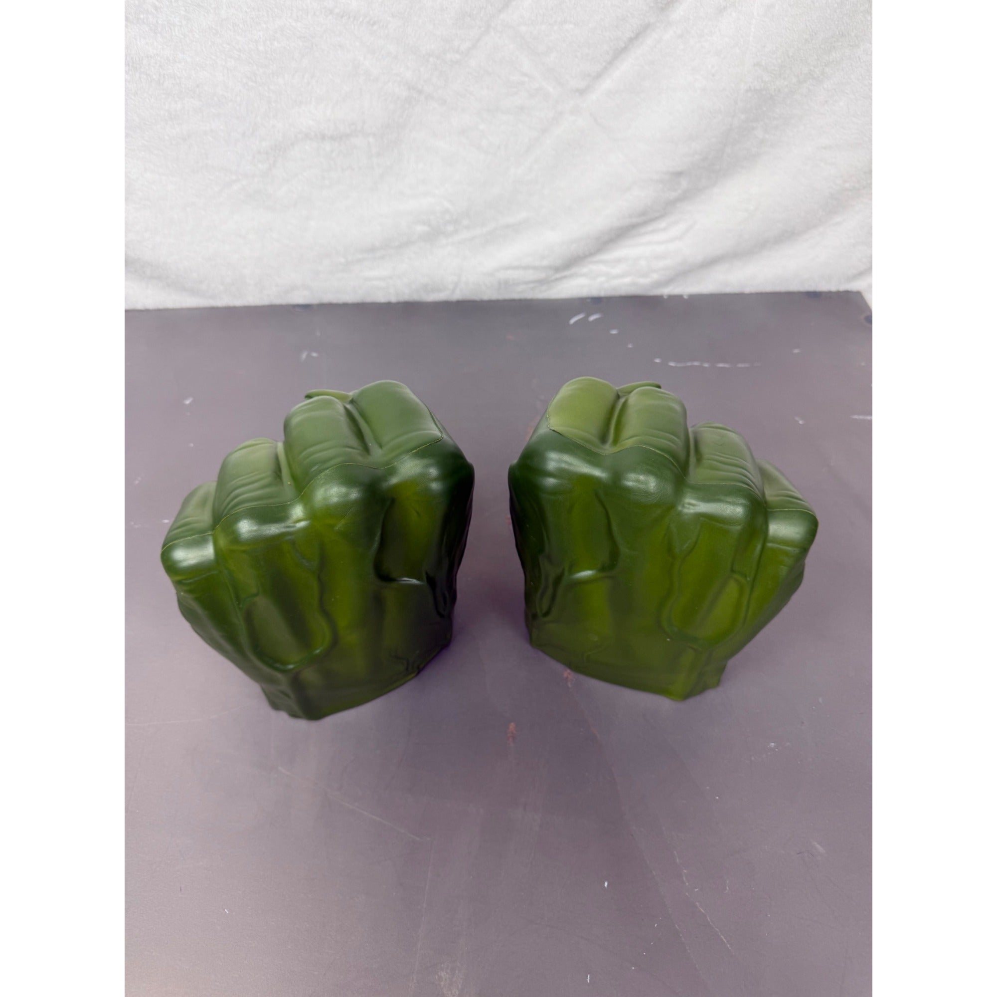 Marvel Hulk Smash Hands Green Foam Gloves 2011 Hasbro Toy Roleplay Collectors Item