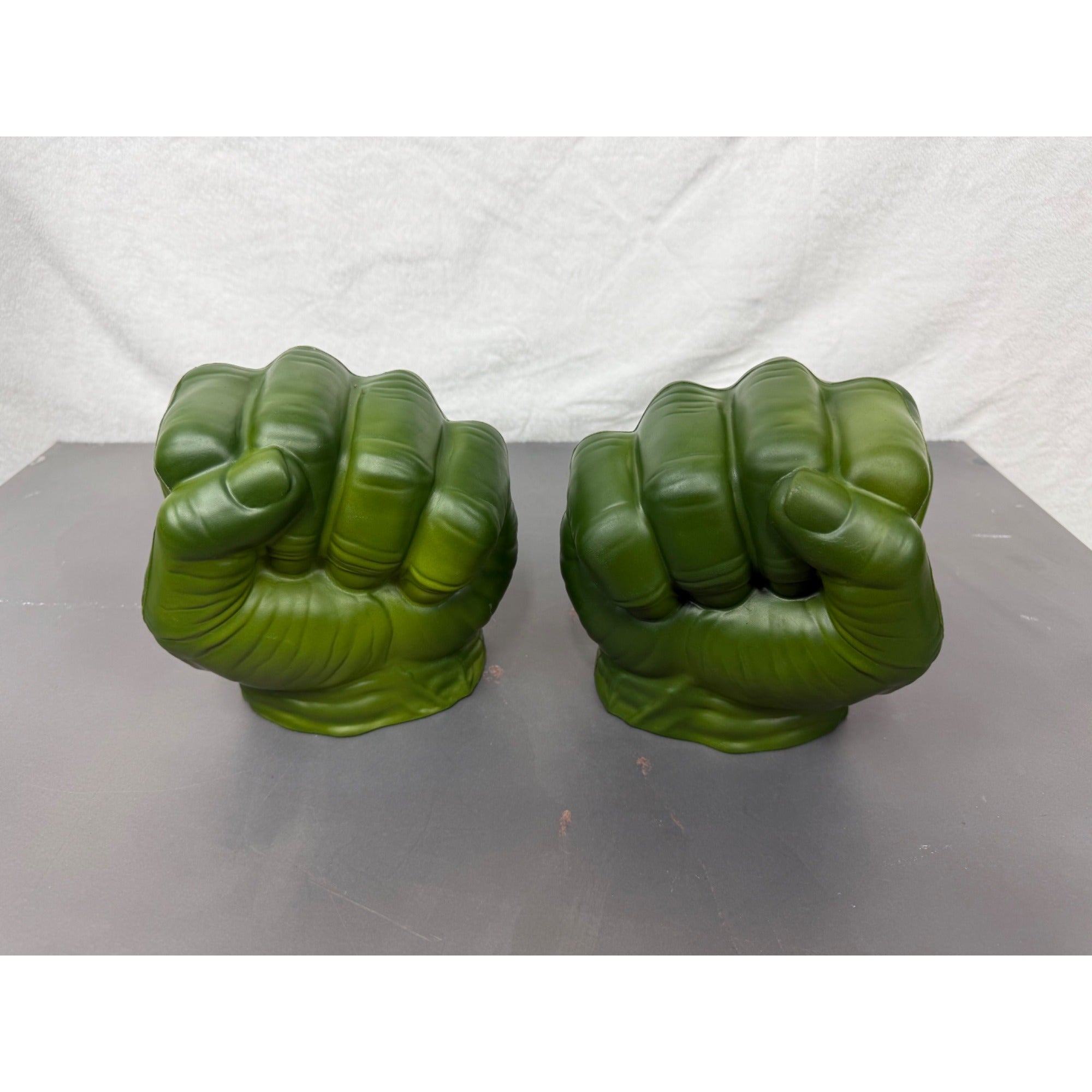 Marvel Hulk Smash Hands Green Foam Gloves 2011 Hasbro Toy Roleplay Collectors Item