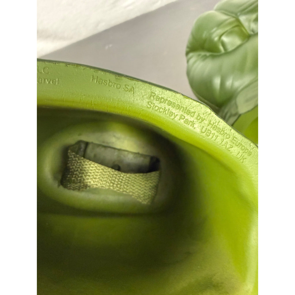 Marvel Hulk Smash Hands Green Foam Gloves 2011 Hasbro Toy Roleplay Collectors Item
