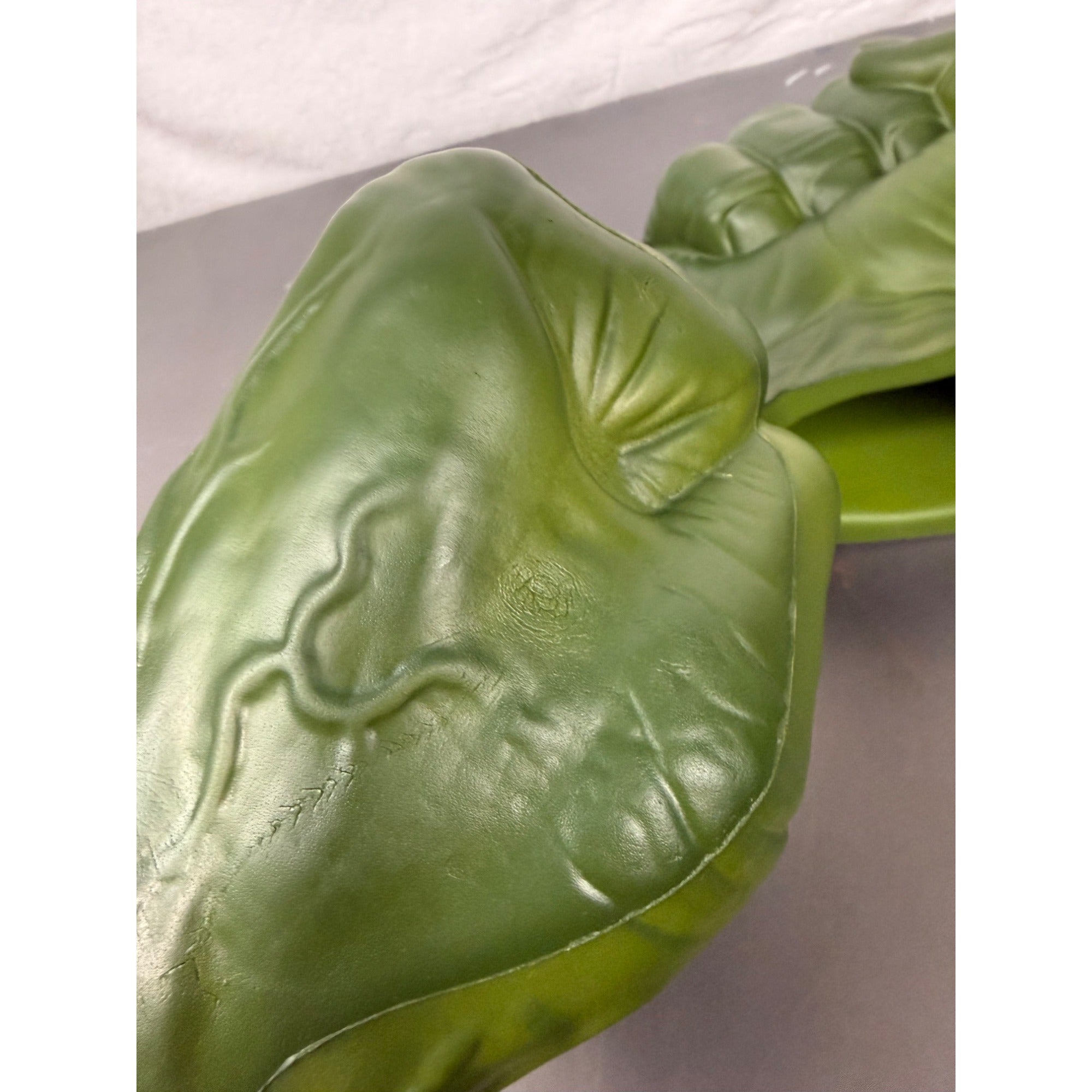 Marvel Hulk Smash Hands Green Foam Gloves 2011 Hasbro Toy Roleplay Collectors Item