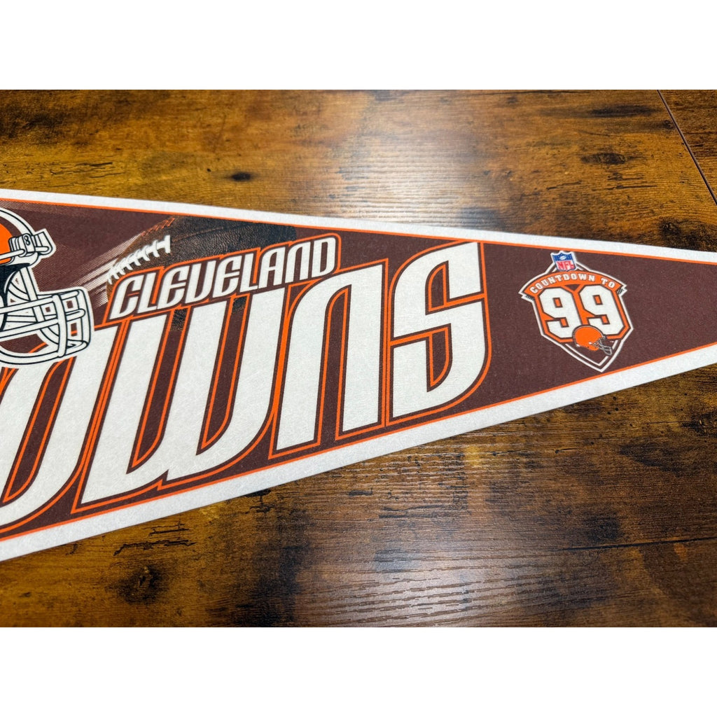Vintage 90's NFL Cleveland Browns pennant