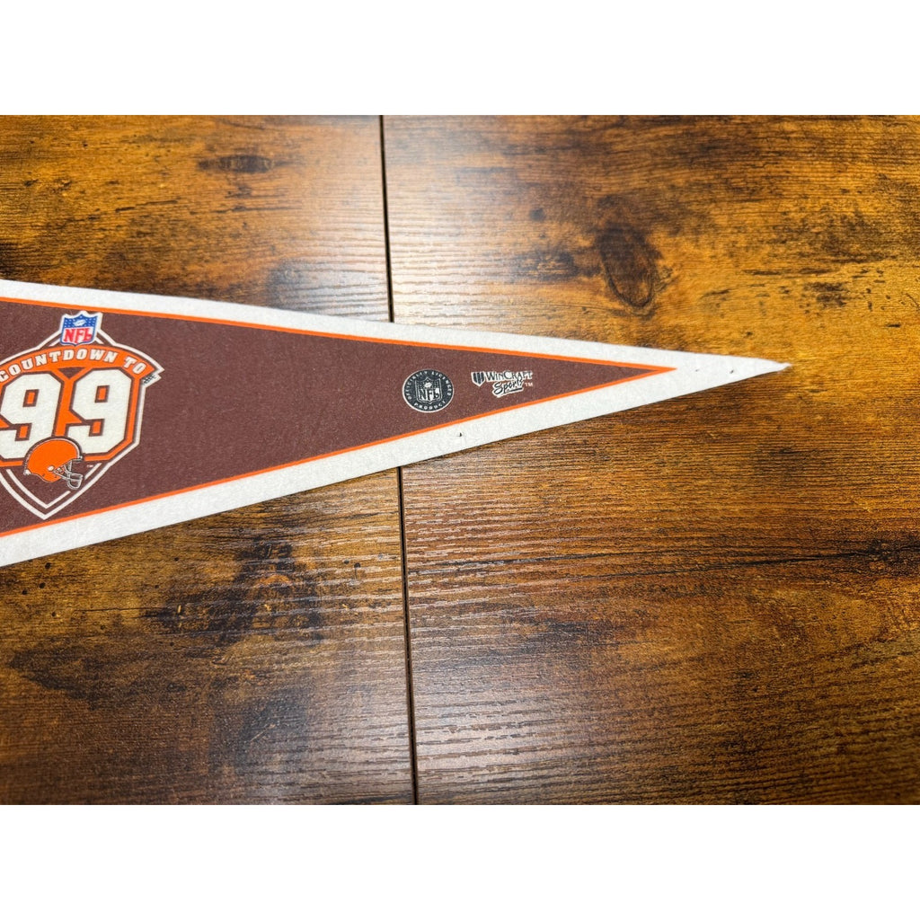 Vintage 90's NFL Cleveland Browns pennant
