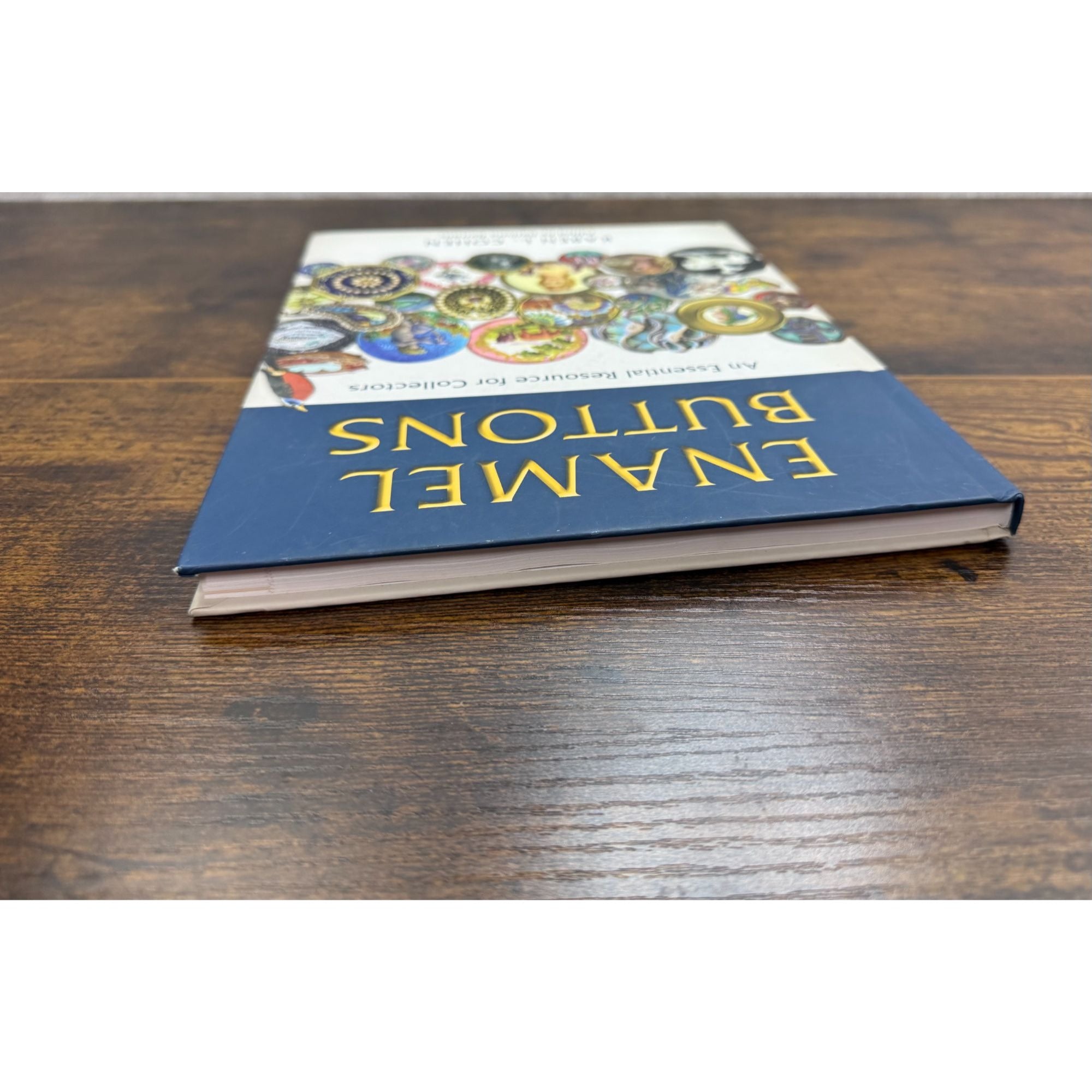 Enamel Buttons: An Essential Resource For Collectors By Karen L. Cohen Hardcover