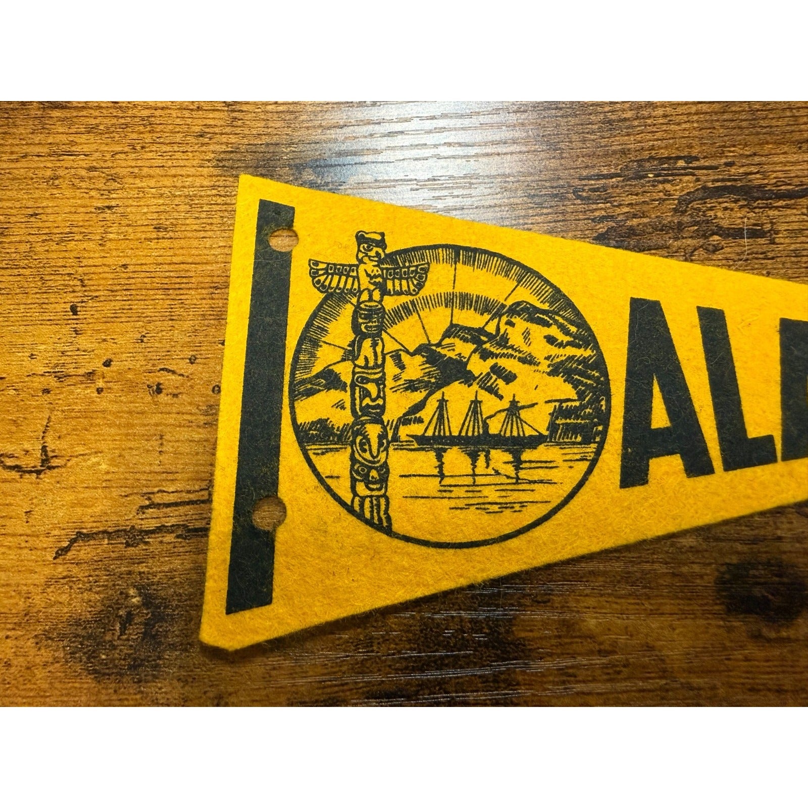 Vintage Alaska Landmarks Souvenir Mini Felt Pennant 8"