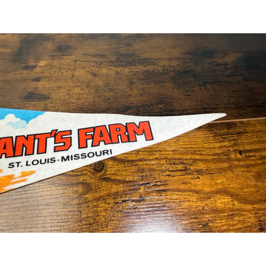Vintage Grants Farm St. Louis Missouri Souvenir Felt Pennant With Clydesdales