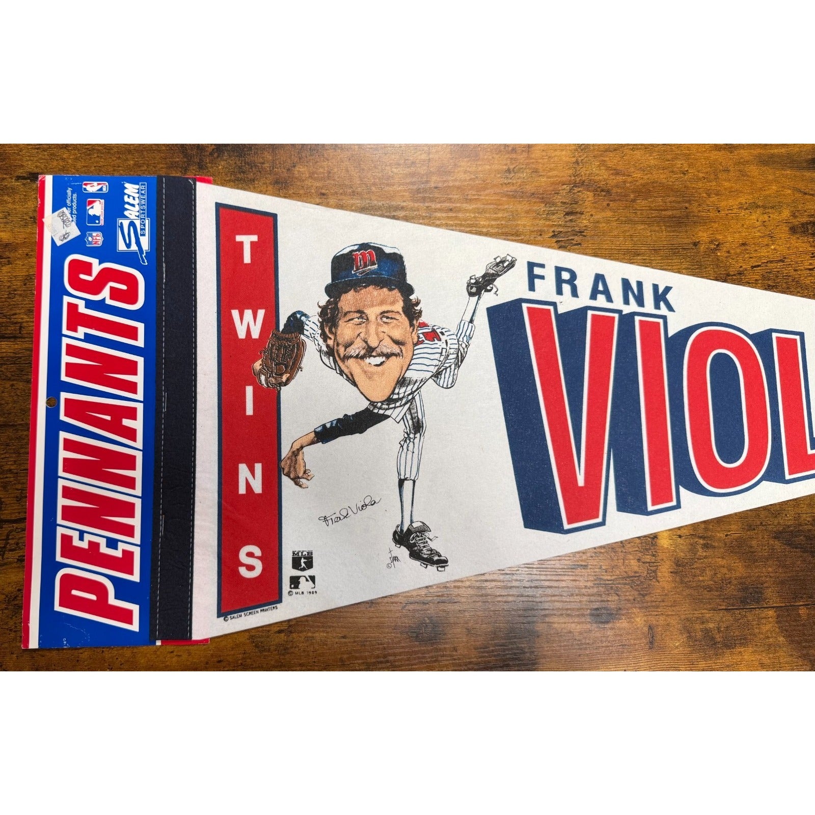 Vintage MLB 1989 Minnesota Twins #16 Frank Viola pennant