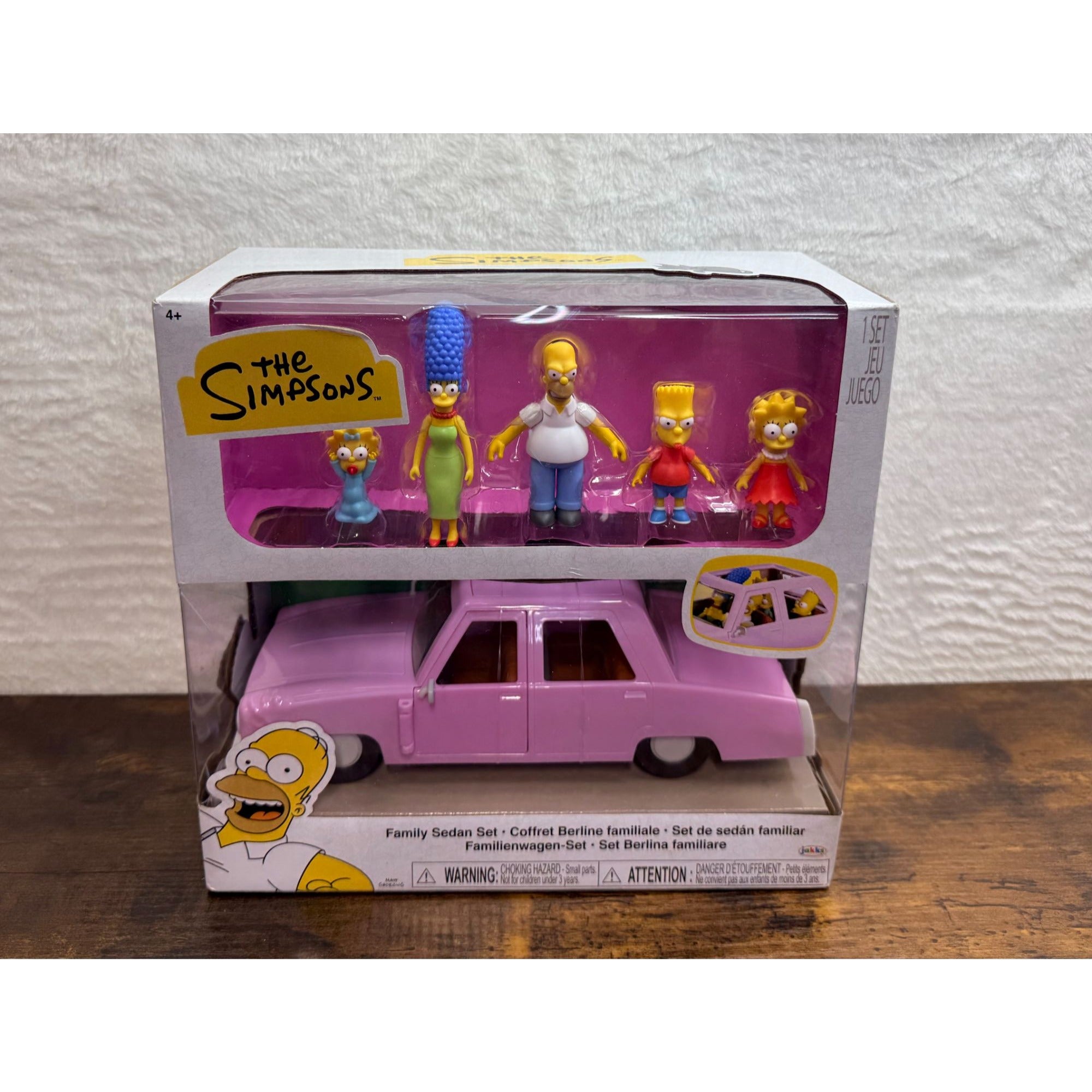 The Simpsons Family Sedan Set With Figures New with Box Damage