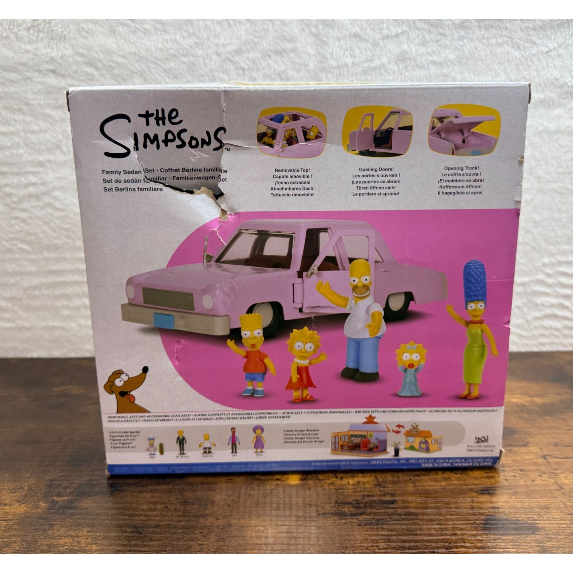 The Simpsons Family Sedan Set With Figures New with Box Damage