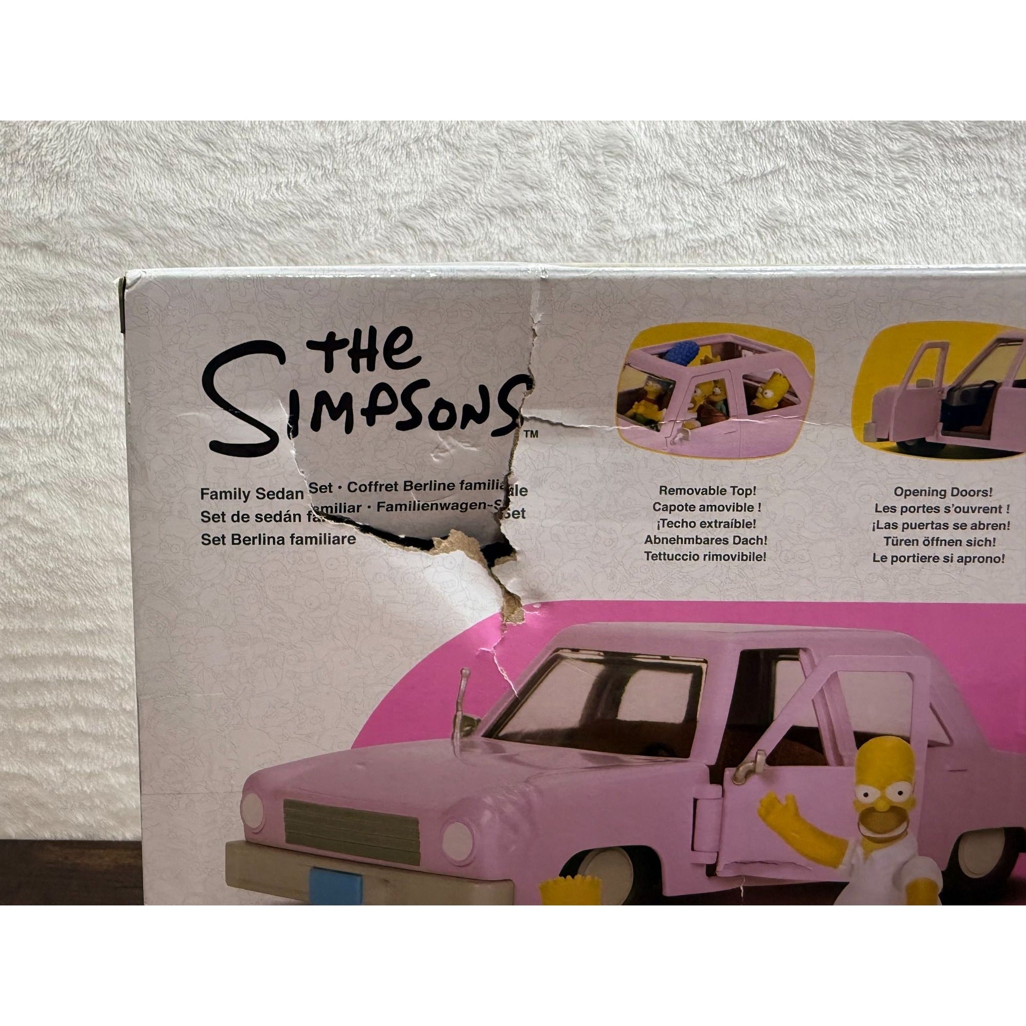 The Simpsons Family Sedan Set With Figures New with Box Damage