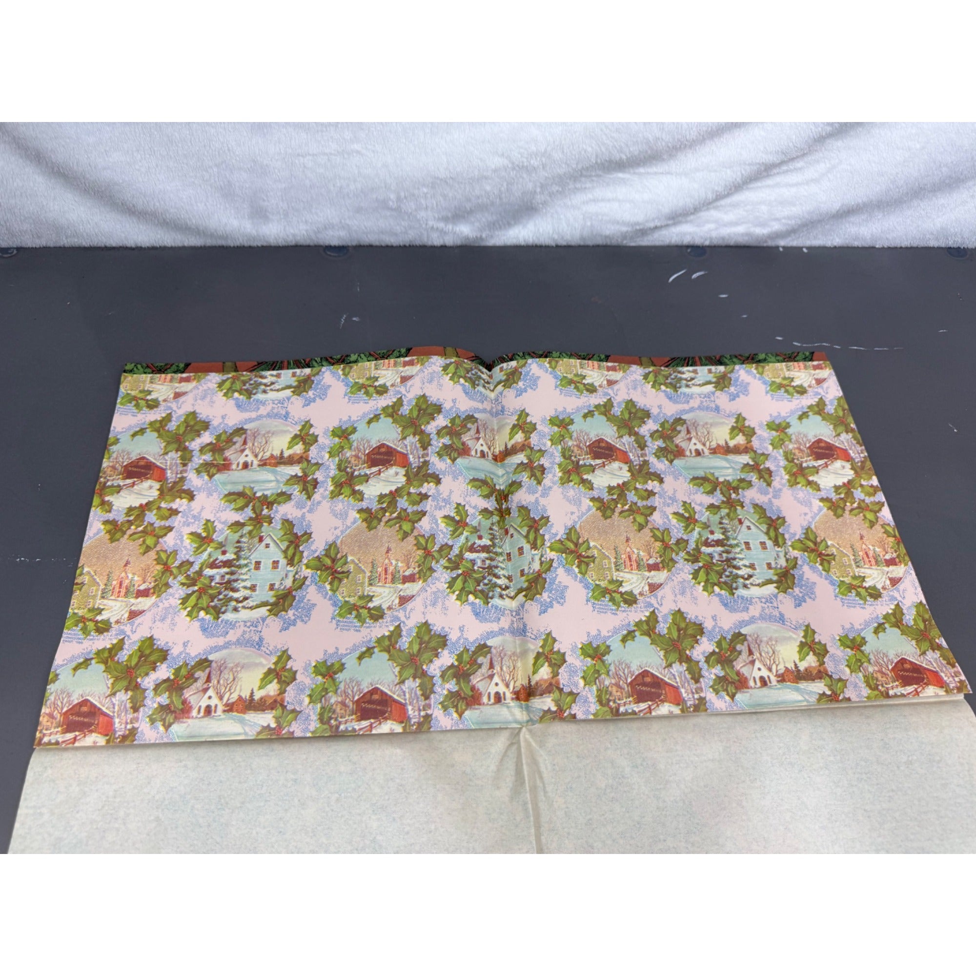 Set of 2 vintage Christmas wrapping paper with 4 different designs