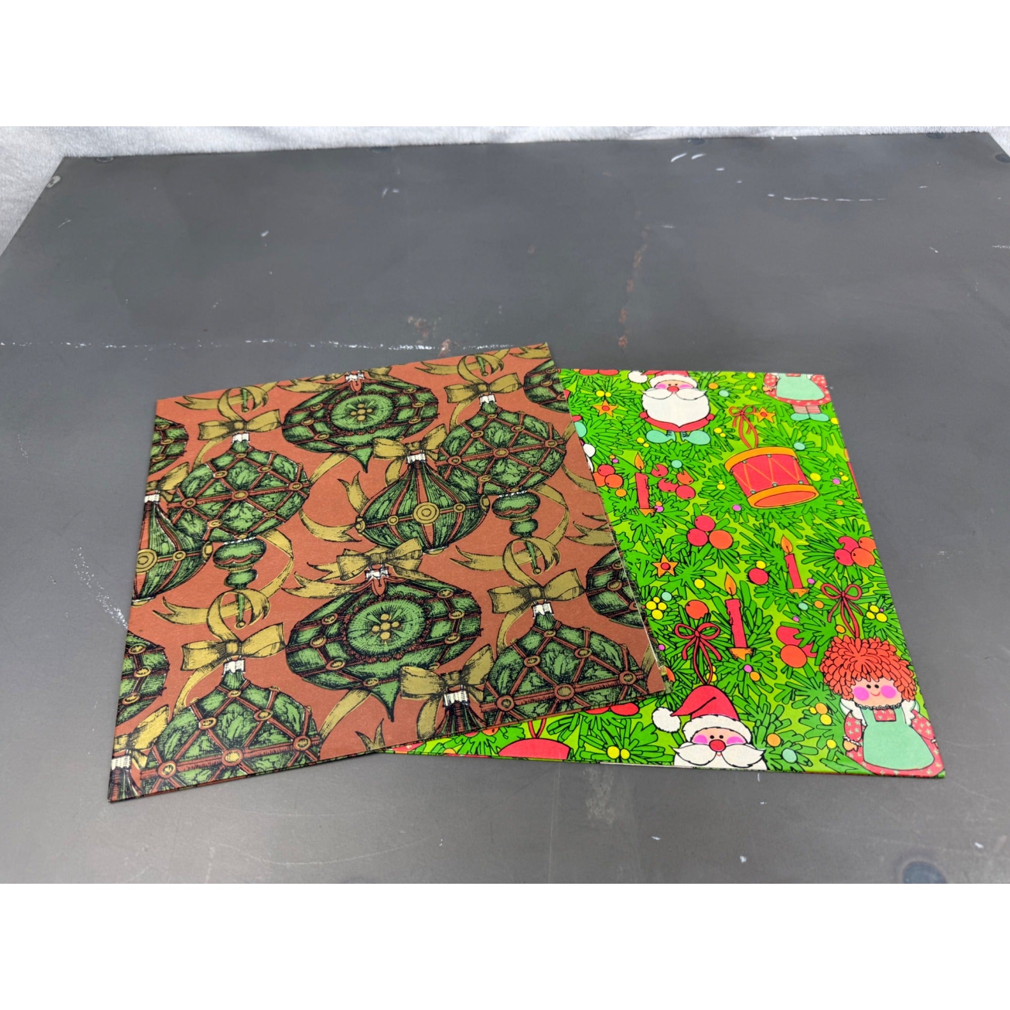 Set of 2 vintage Christmas wrapping paper with 4 different designs
