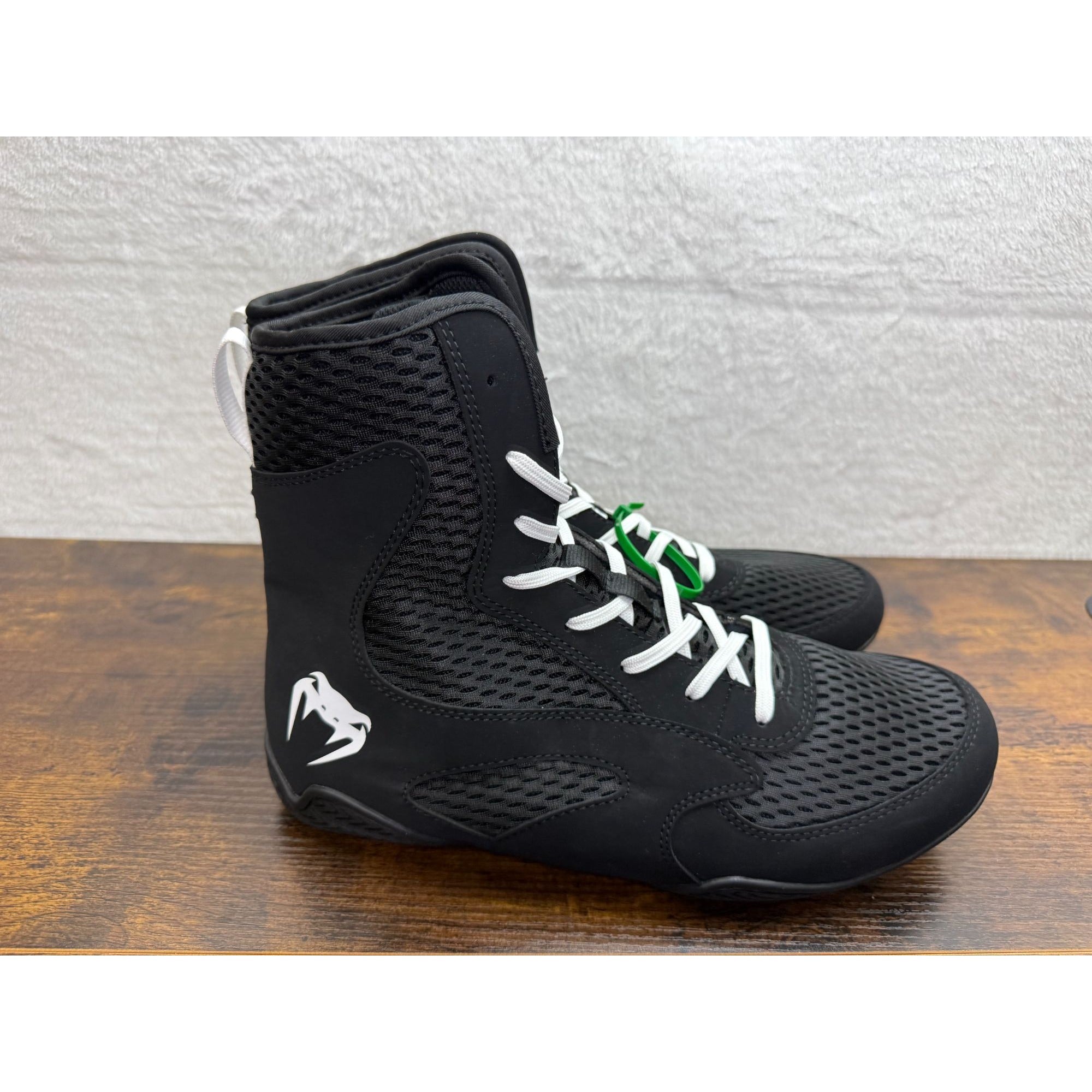 NEW open box Venum Contender Boxing Shoes Black & White High-Top Lace-Up size 11