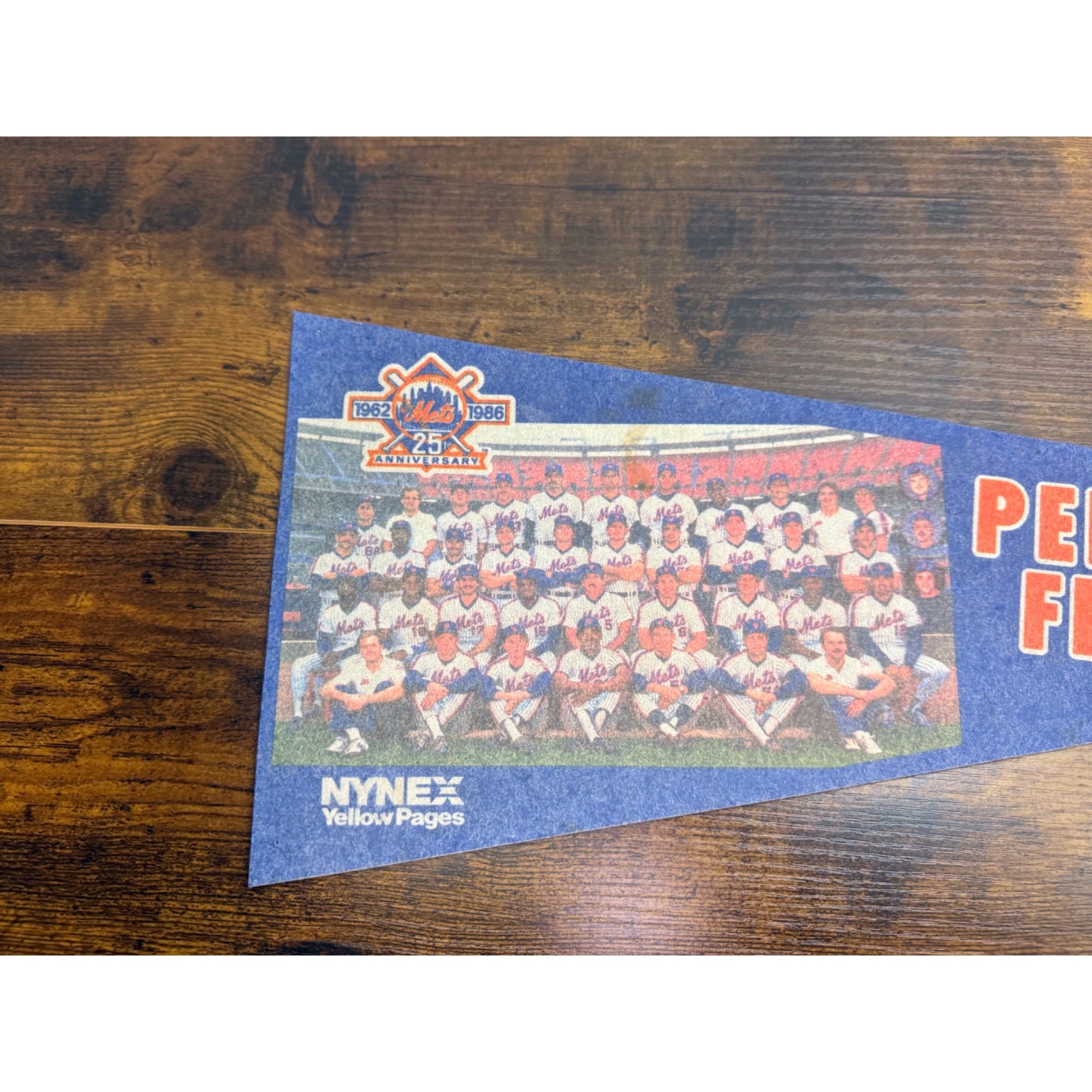 New York Mets 25th Anniversary Pennant Fever Vintage Team Photo 24 inches