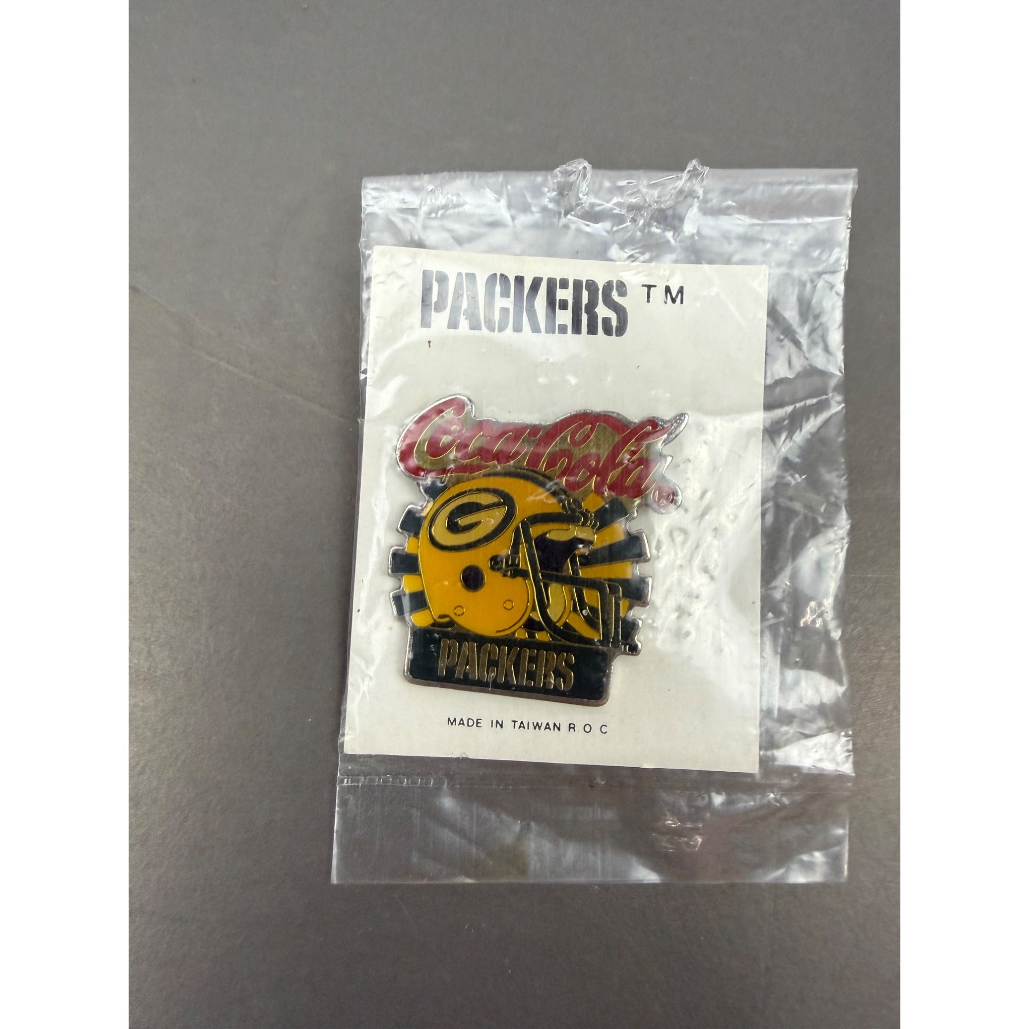 New vintage Green Bay Packers Coca-Cola Vintage Pin Collectible NFL Licensed Memorabilia