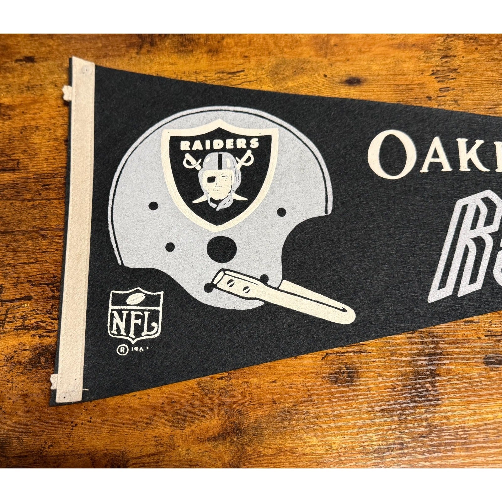 Vintage NFL Oakland Raiders pennant single bar helmet