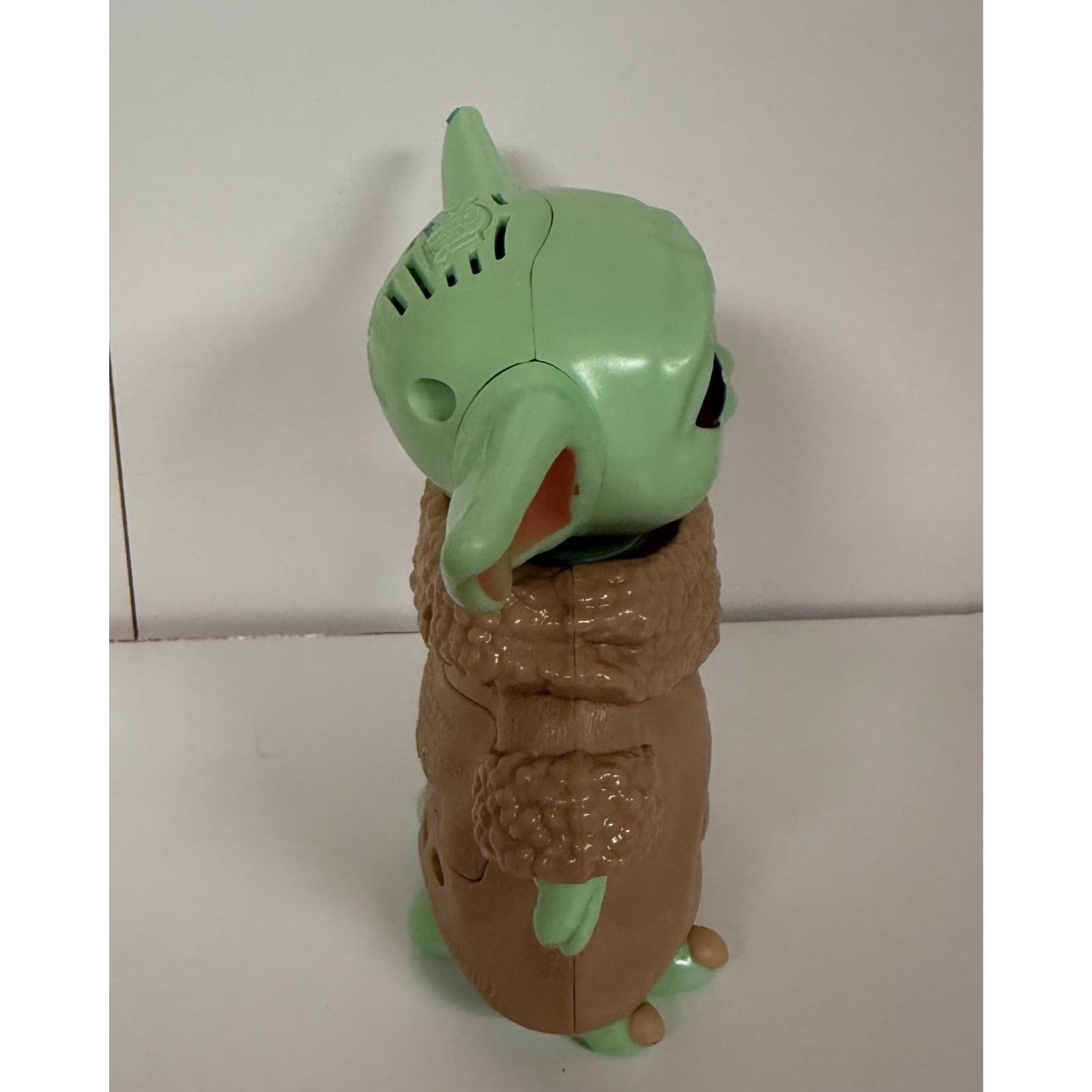 Bop It! Star Wars Mandalorian The Child Grogu Baby Yoda Figure Toy Game Works 5"
