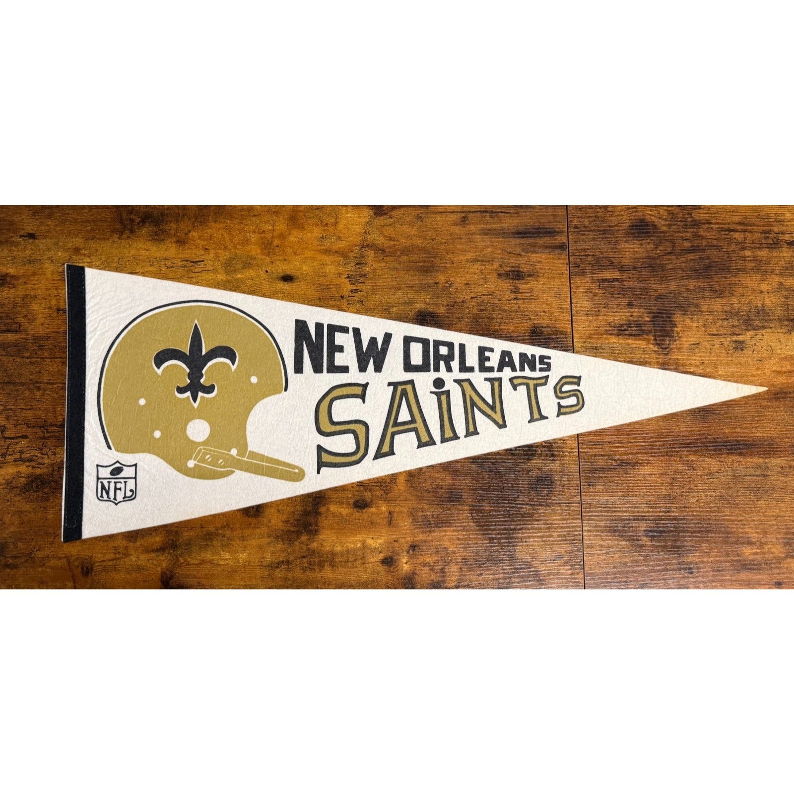 Vintage NFL New Orleans Saints pennant single bar helmet