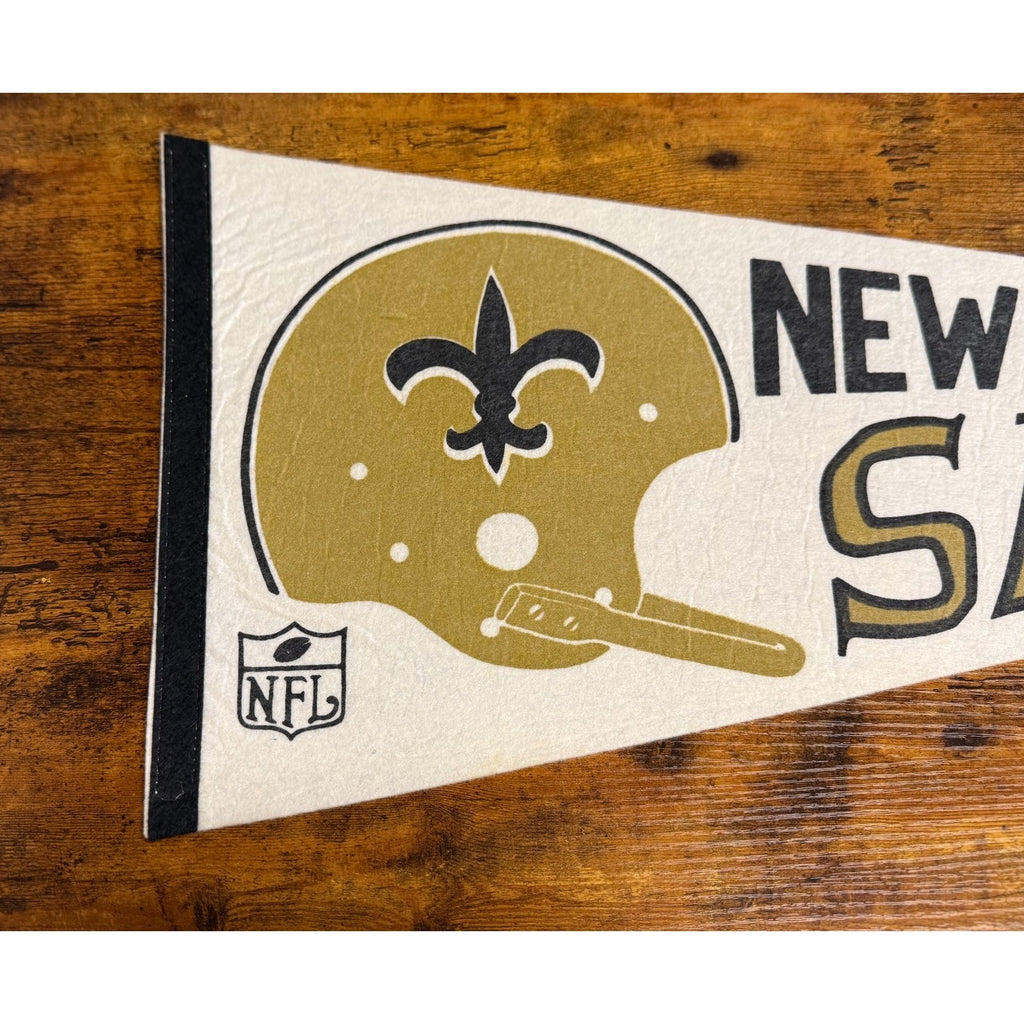 Vintage NFL New Orleans Saints pennant single bar helmet