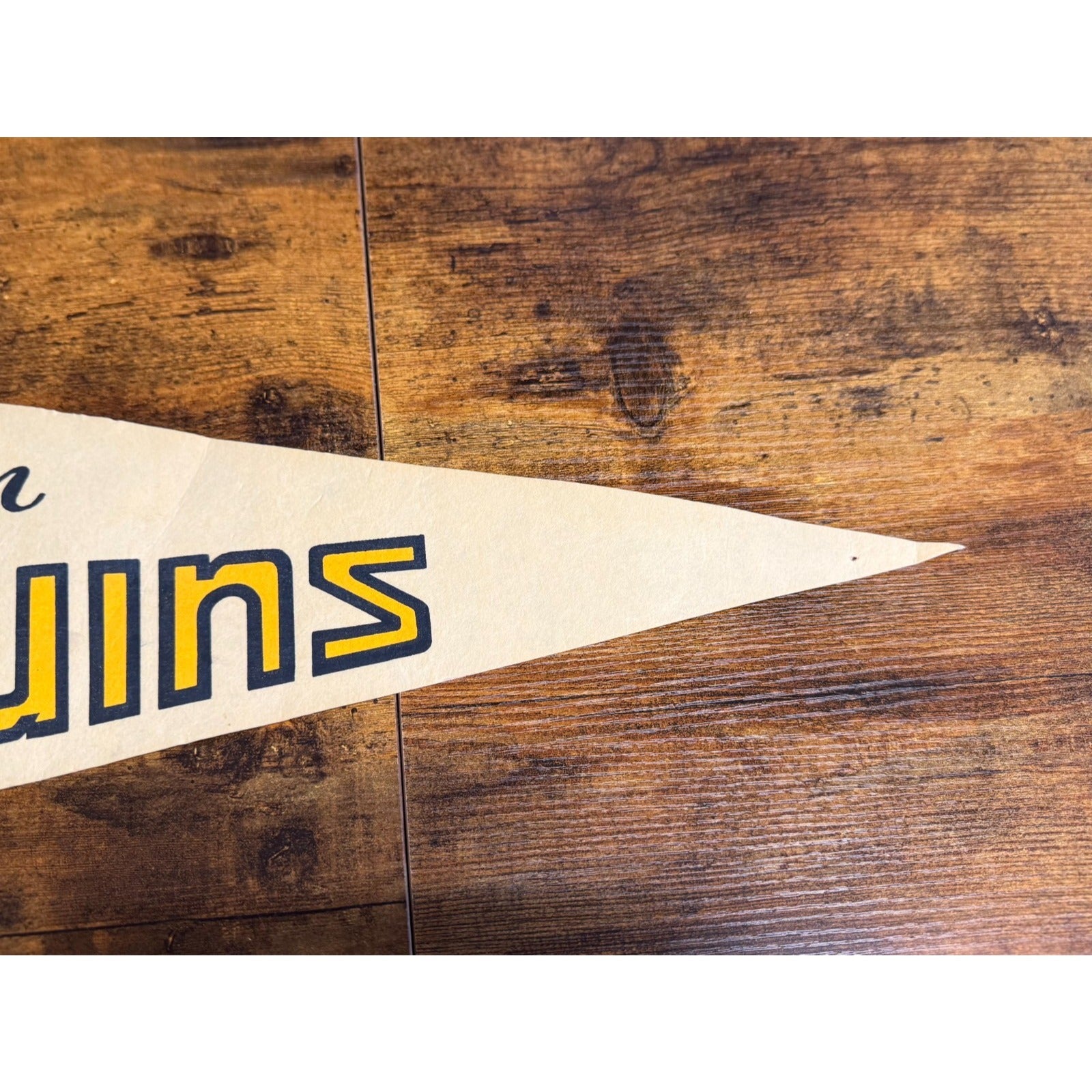 Vintage NHL Boston Bruins pennant