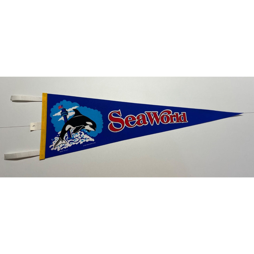 Sea World Pennant 26.5" (29.5" With Ties) x 8.75" Vintage 1980 Shamu Whale