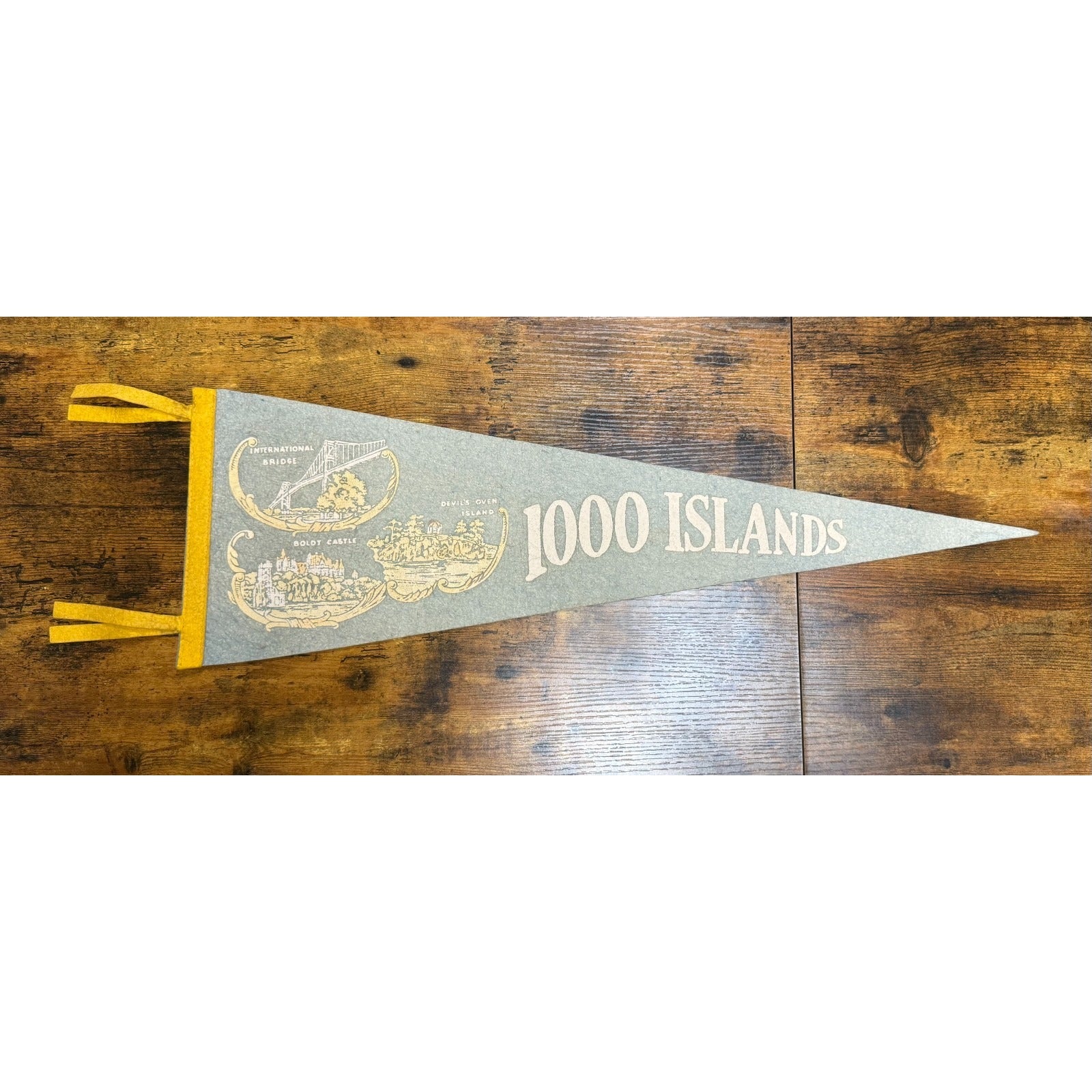 Vintage 1000 Islands pennant