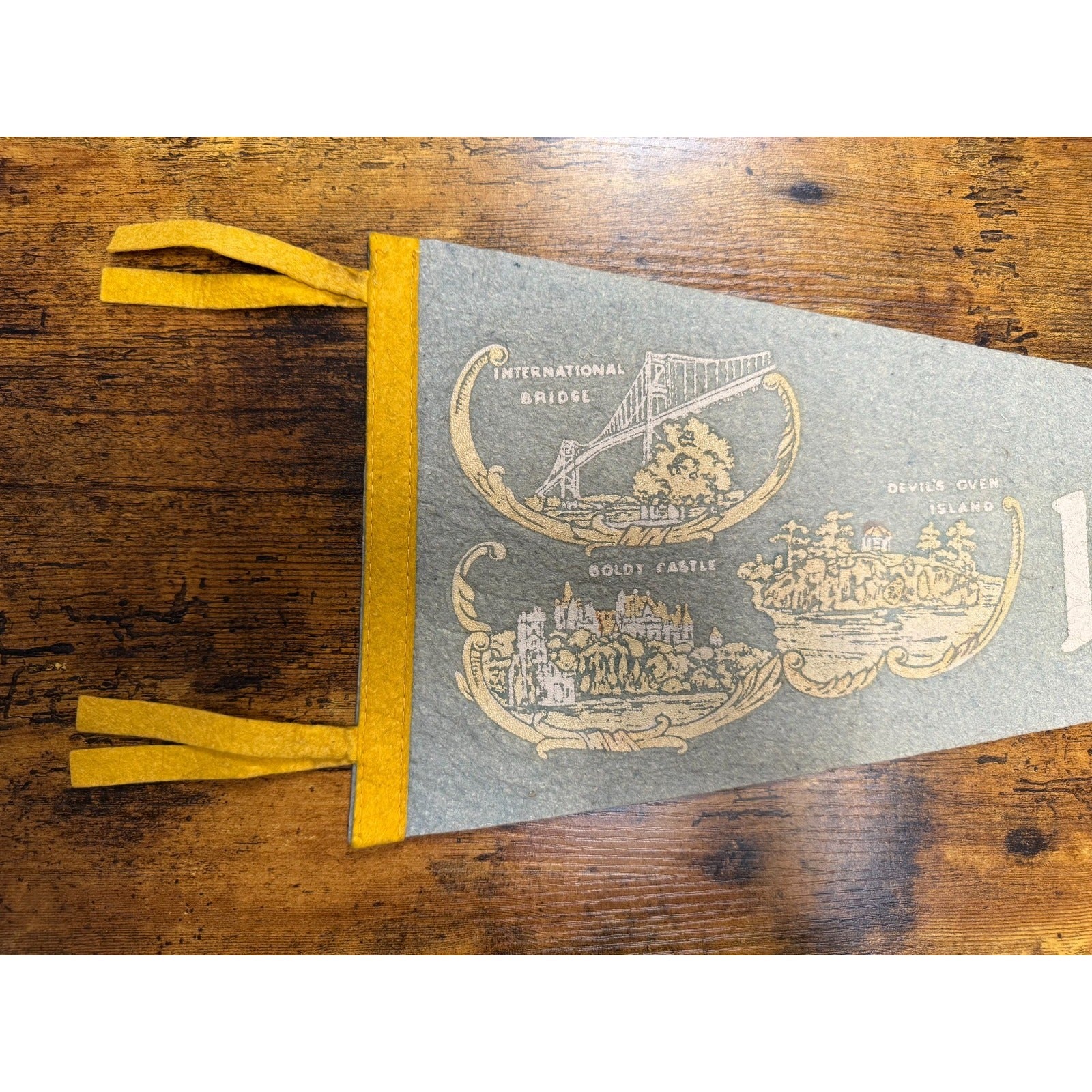 Vintage 1000 Islands pennant