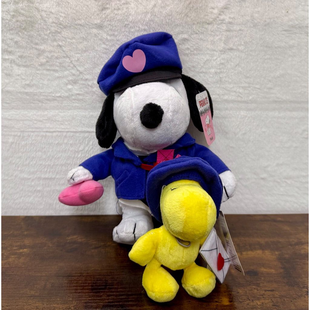 New Peanuts set of snoopy and Woodstock mail carrier plush Valentines