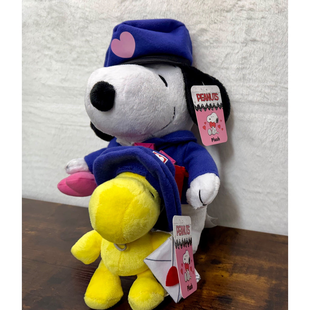 New Peanuts set of snoopy and Woodstock mail carrier plush Valentines