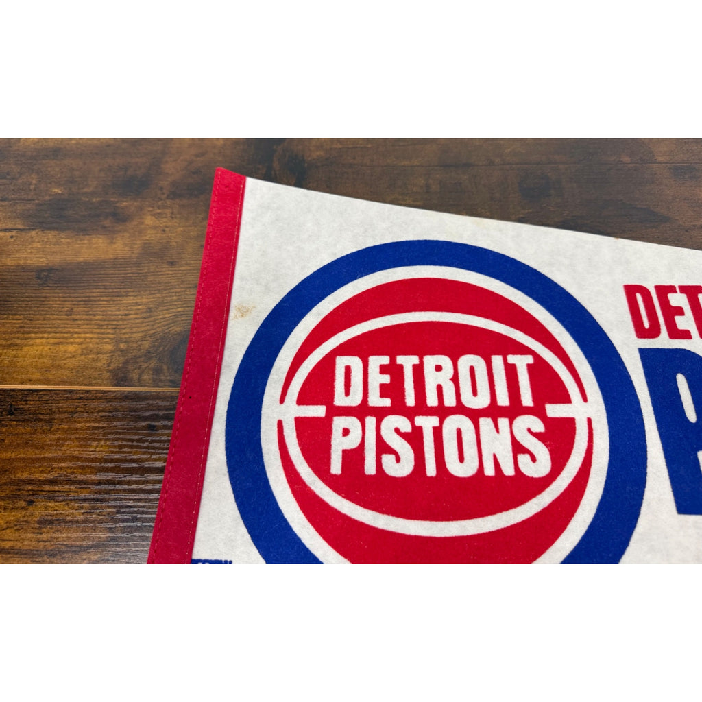 Detroit Pistons Vintage NBA Felt Pennant Red & Blue Basketball Memorabilia