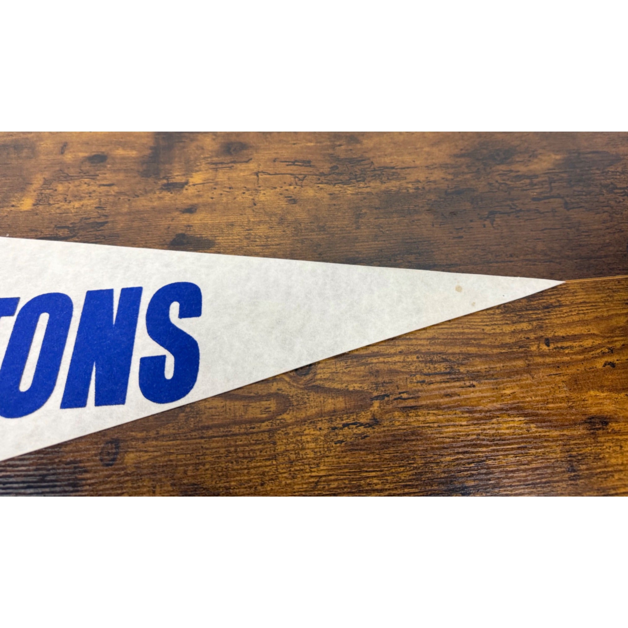 Detroit Pistons Vintage NBA Felt Pennant Red & Blue Basketball Memorabilia