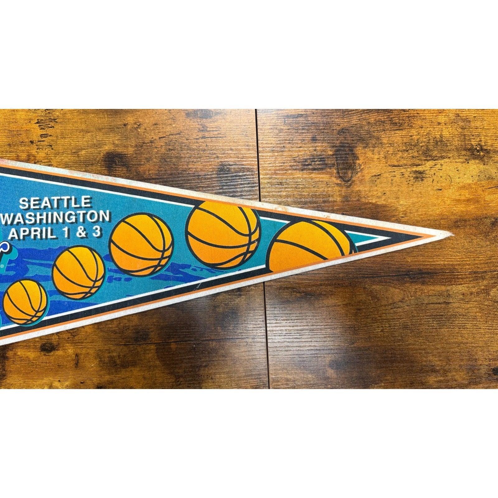 Vintage 1995 NCAA Seattle Washington Final Four pennant