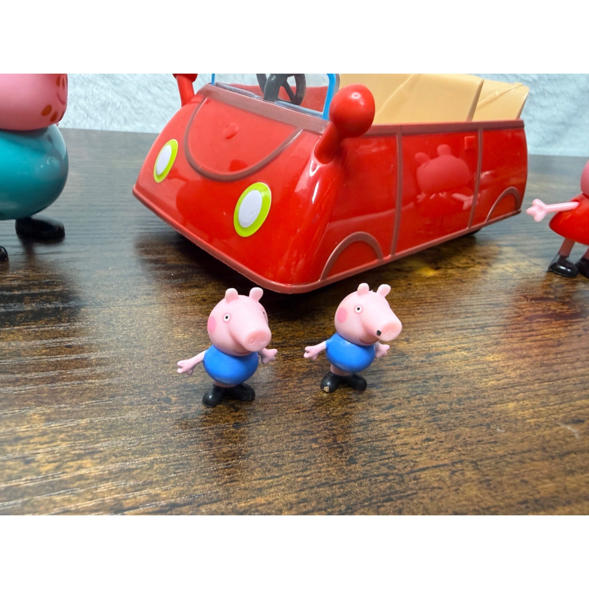 Peppa Pig Family Figure Set With Red Car Toy - Daddy Pig Peppa & George