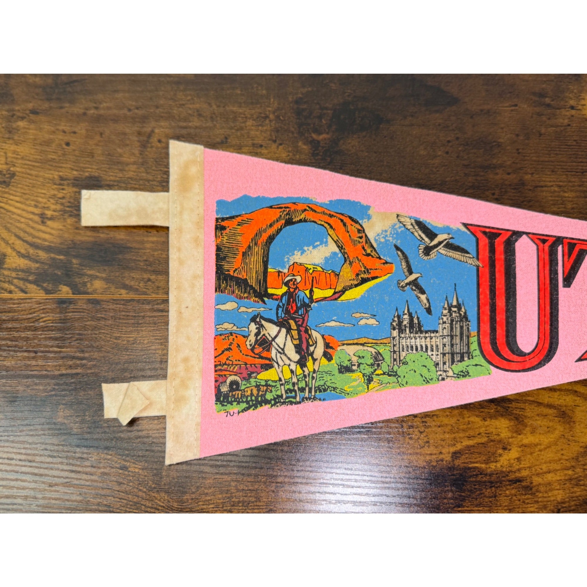 Vintage Utah Souvenir Felt Pennant With Beehive Arches And Temple Design