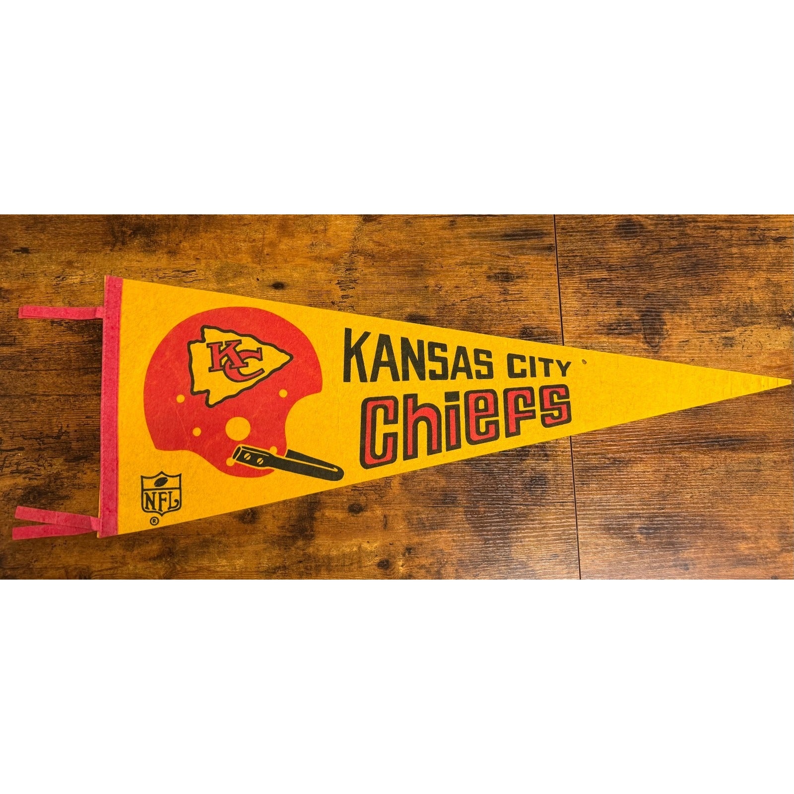 Vintage NFL Kansas City Chiefs pennant single bar helmet