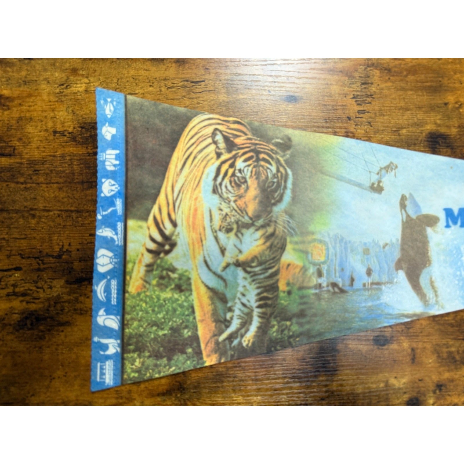 Vintage Marine World Africa, USA Redwood City, California pennant