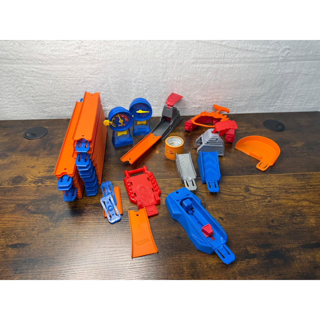 Lot of hot wheels track