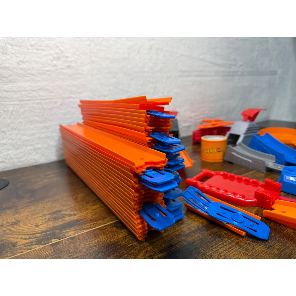 Lot of hot wheels track