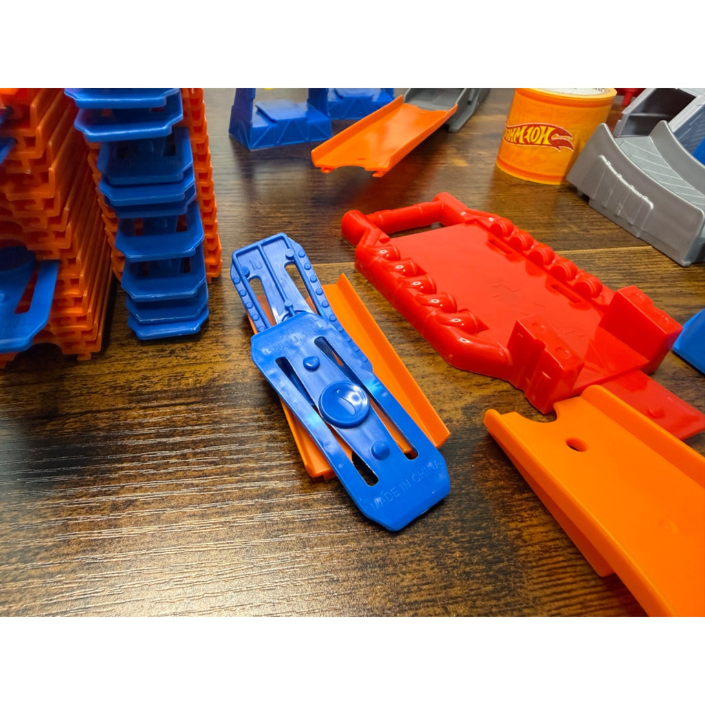 Lot of hot wheels track