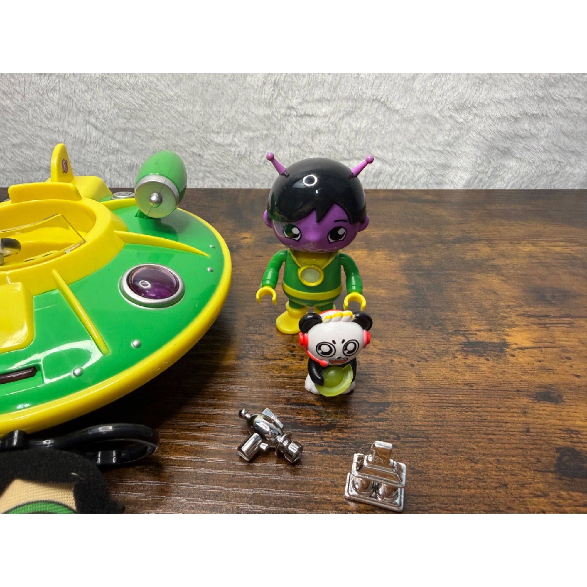Ryans World Alien Spaceship Playset With Figures & Accessories