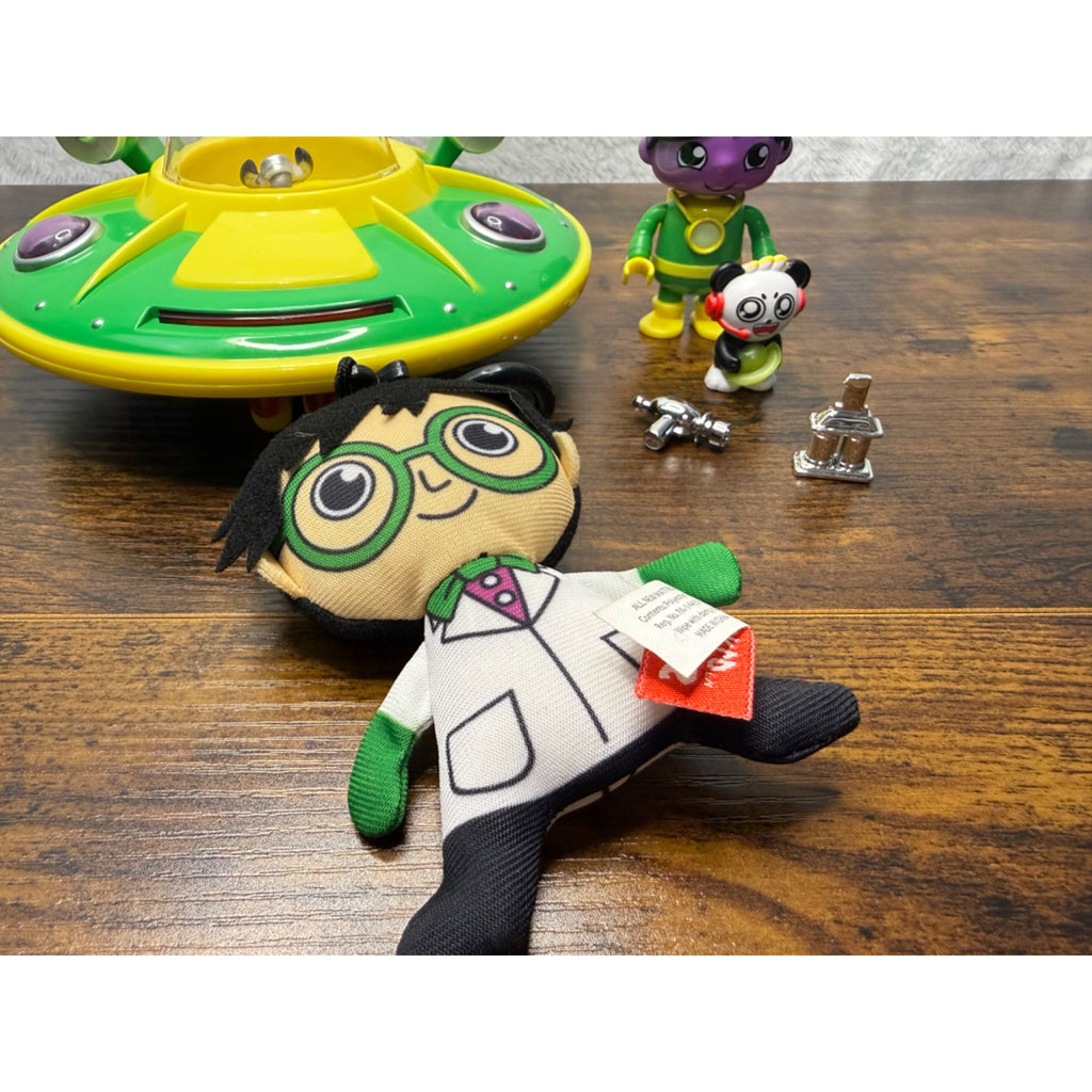 Ryans World Alien Spaceship Playset With Figures & Accessories