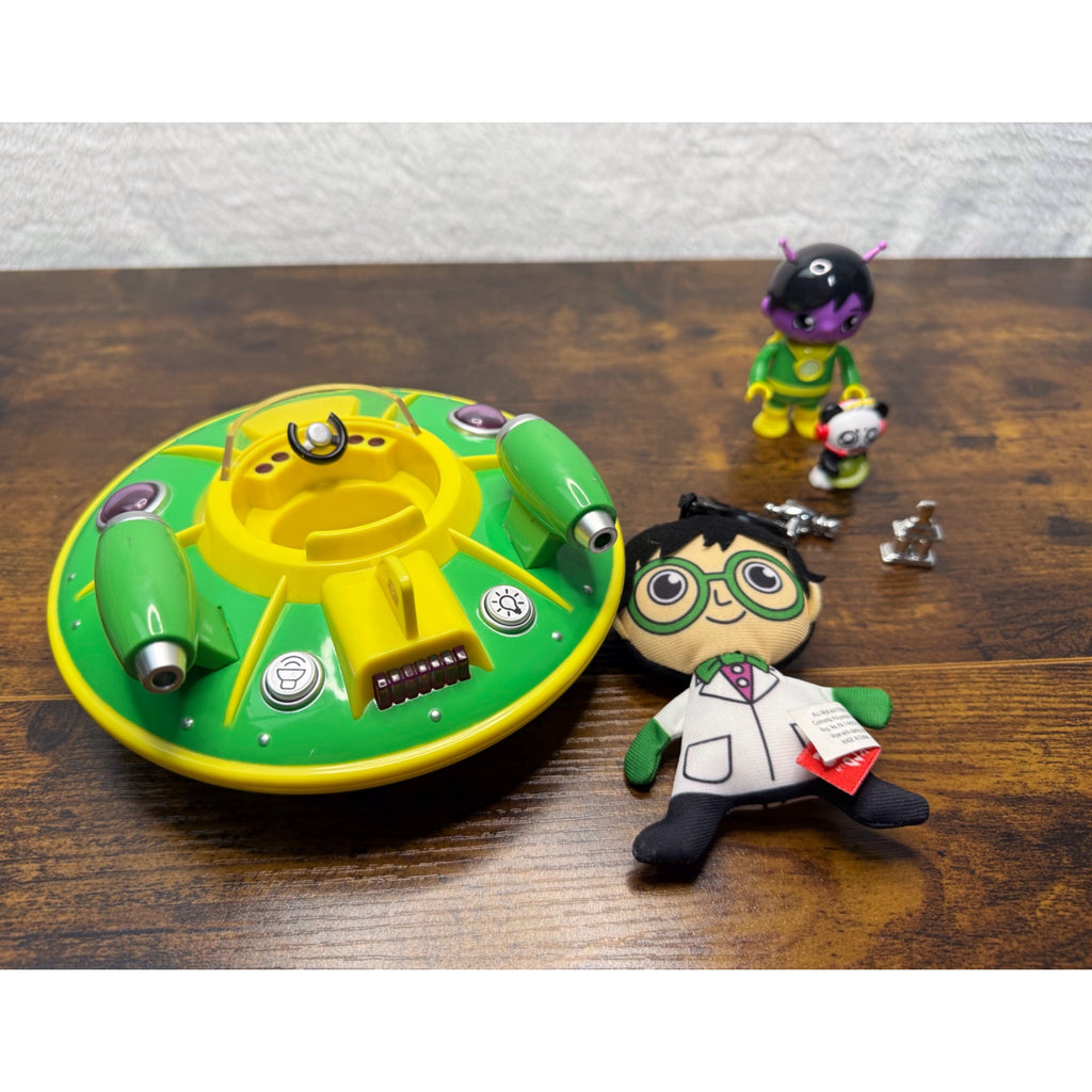 Ryans World Alien Spaceship Playset With Figures & Accessories