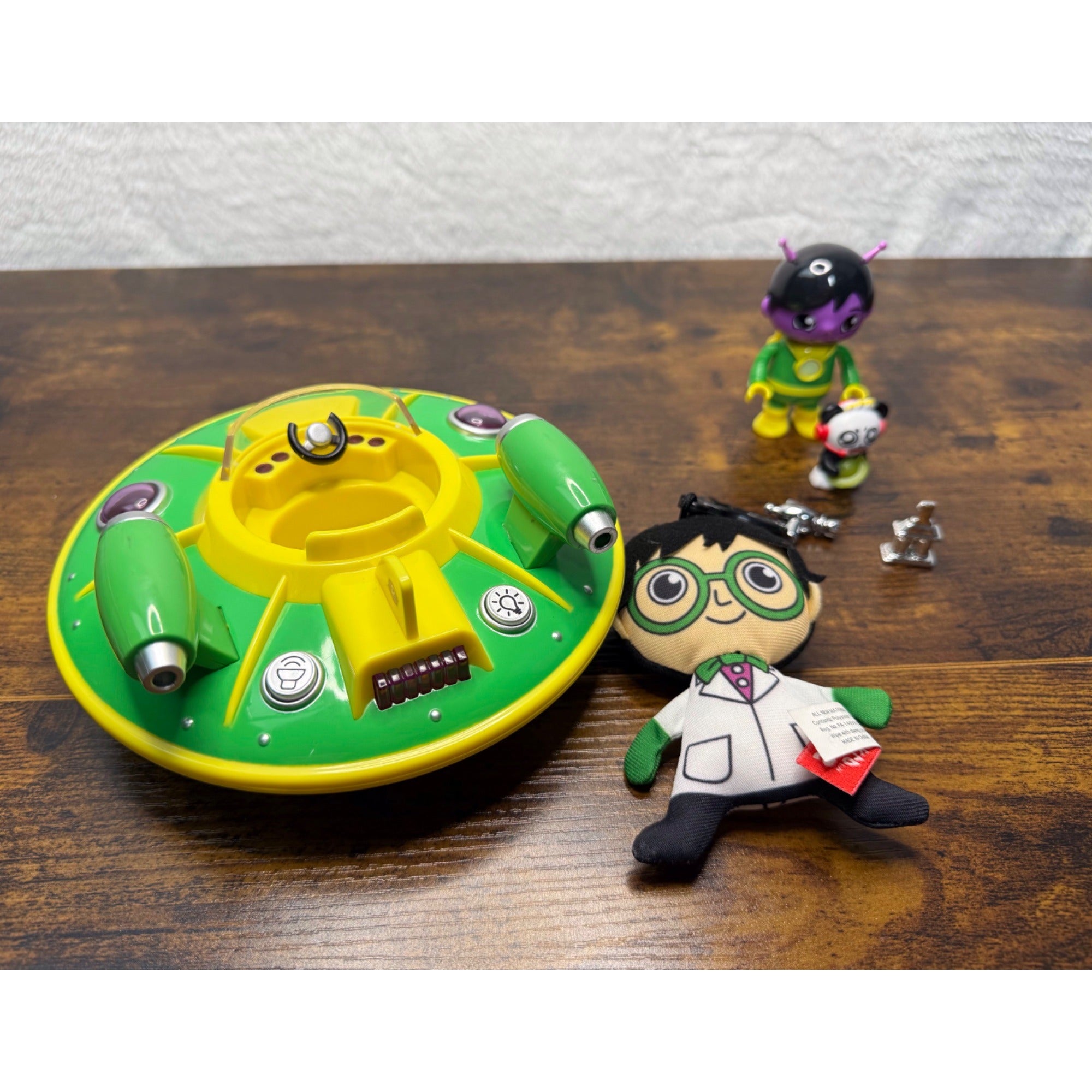 Ryans World Alien Spaceship Playset With Figures & Accessories