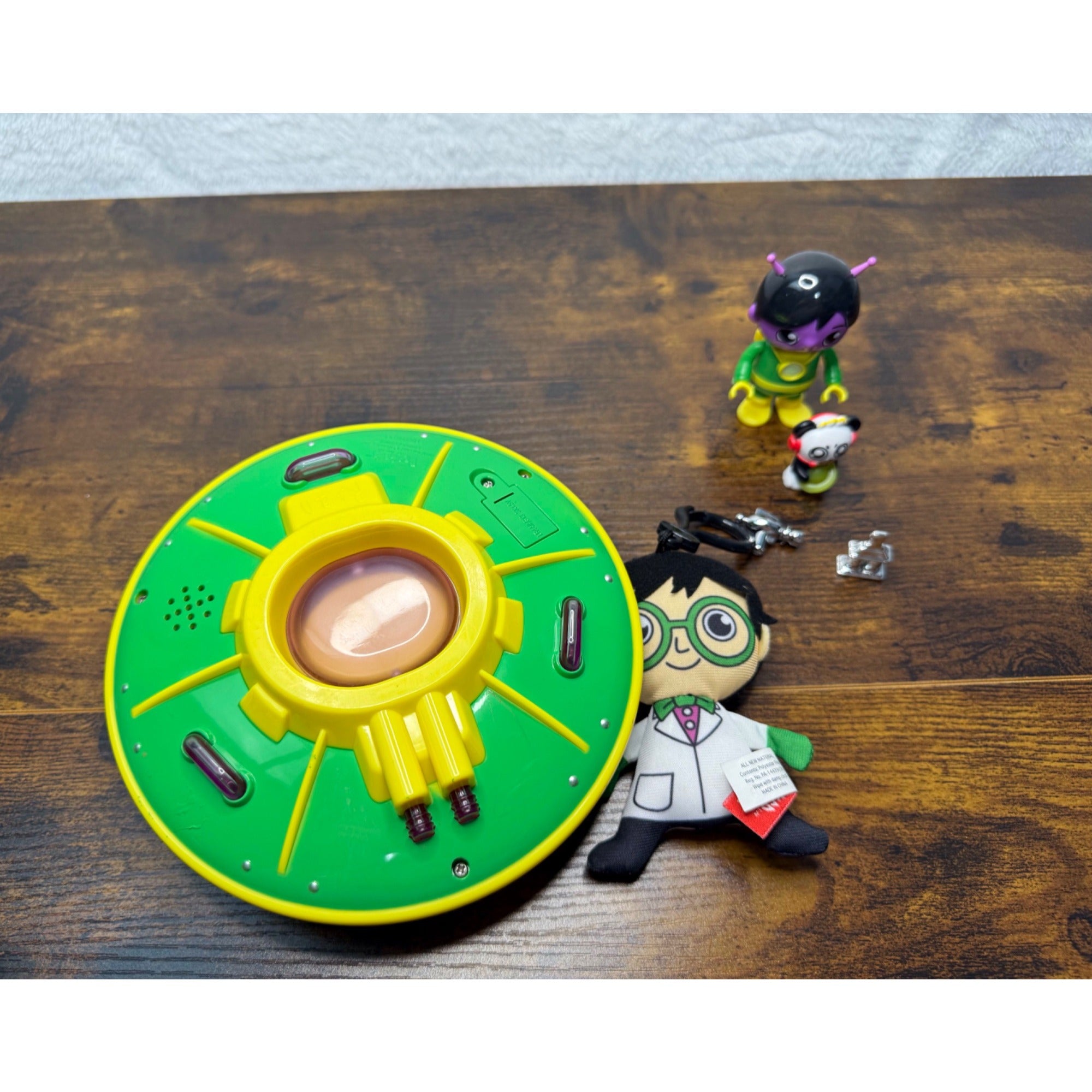 Ryans World Alien Spaceship Playset With Figures & Accessories